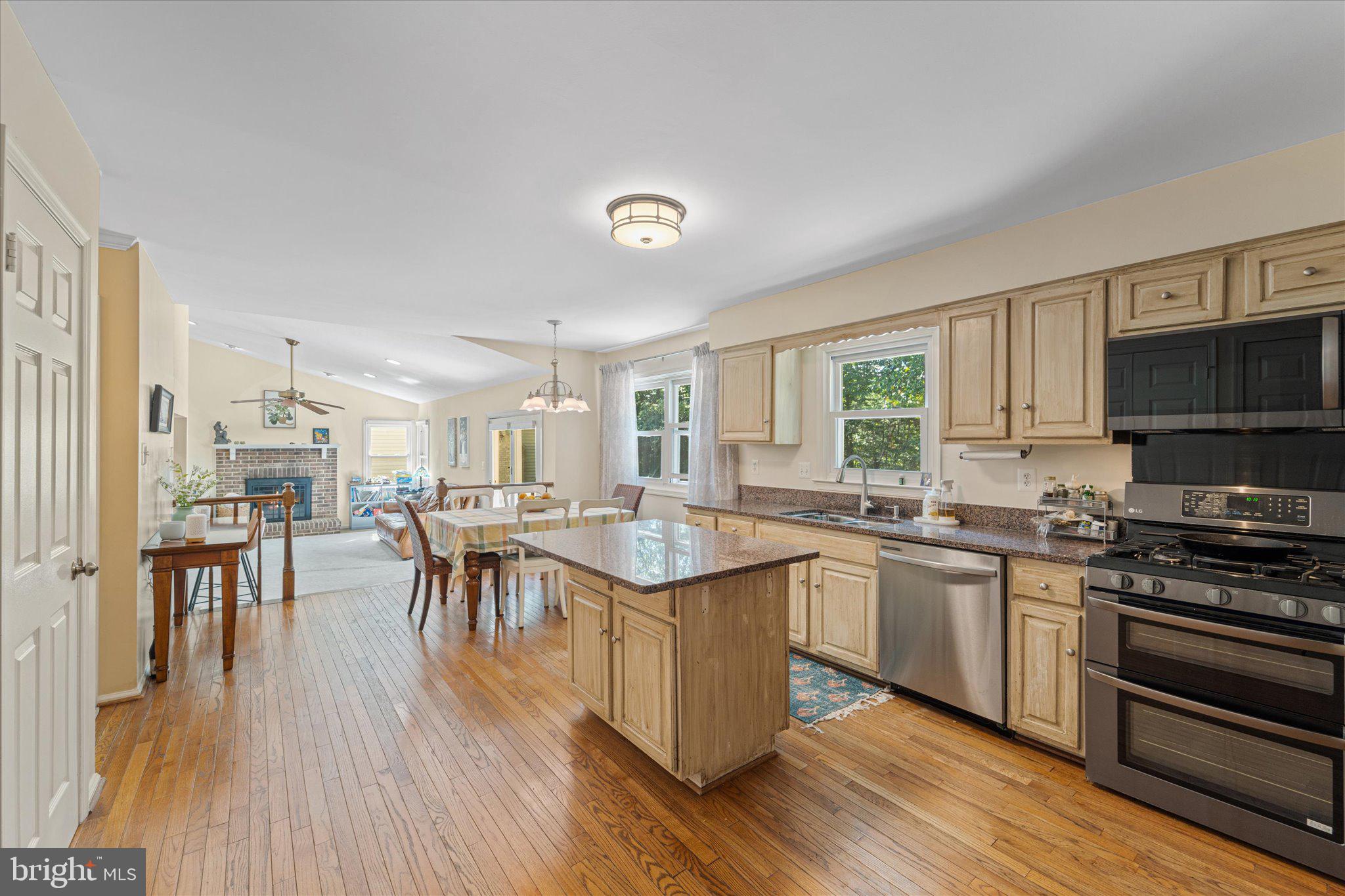 LONGWOOD KNOLLS - Residential Lease