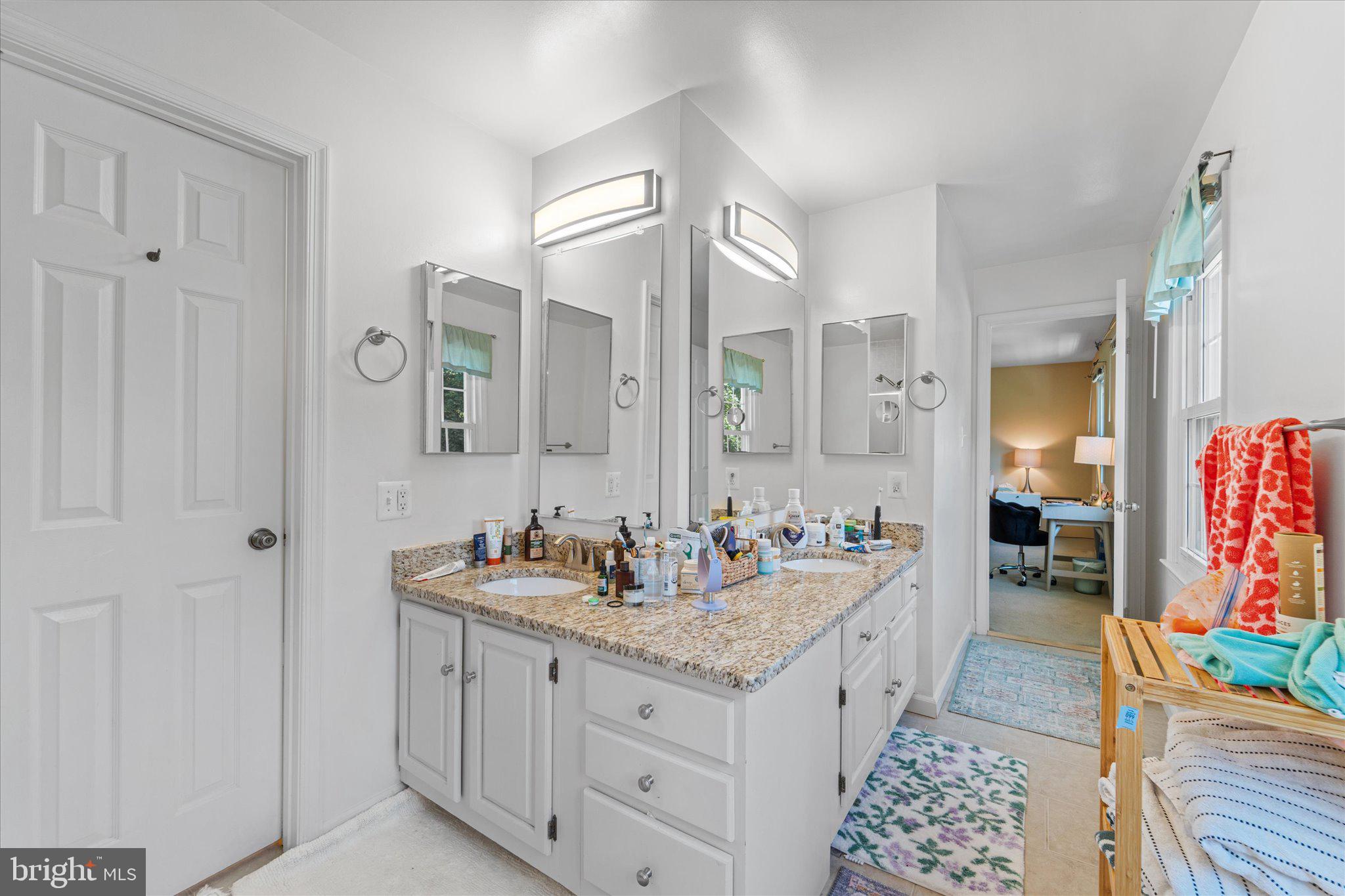 LONGWOOD KNOLLS - Residential Lease