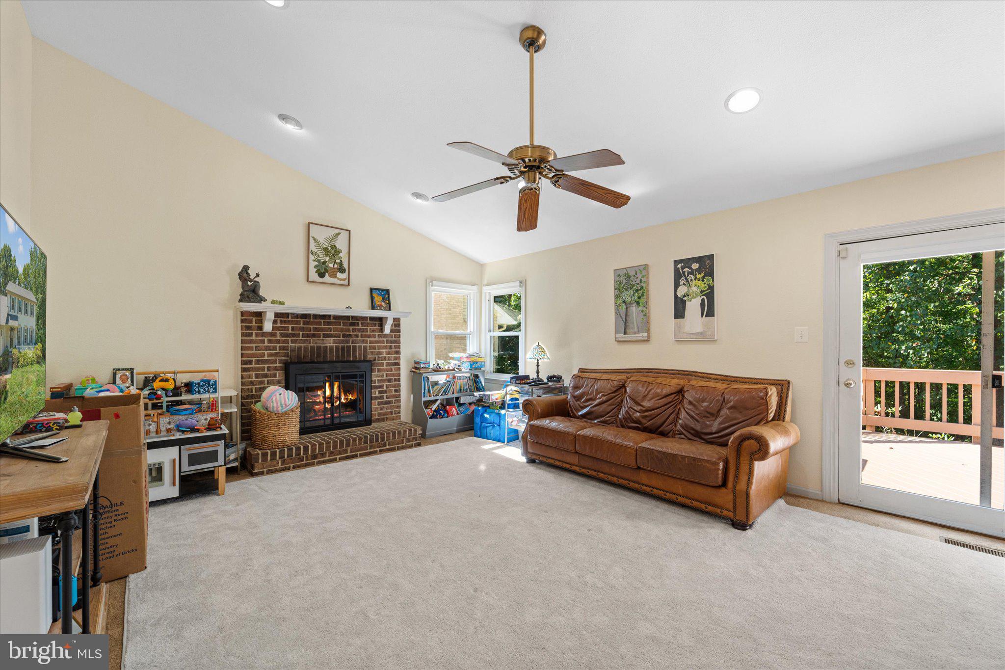 LONGWOOD KNOLLS - Residential Lease