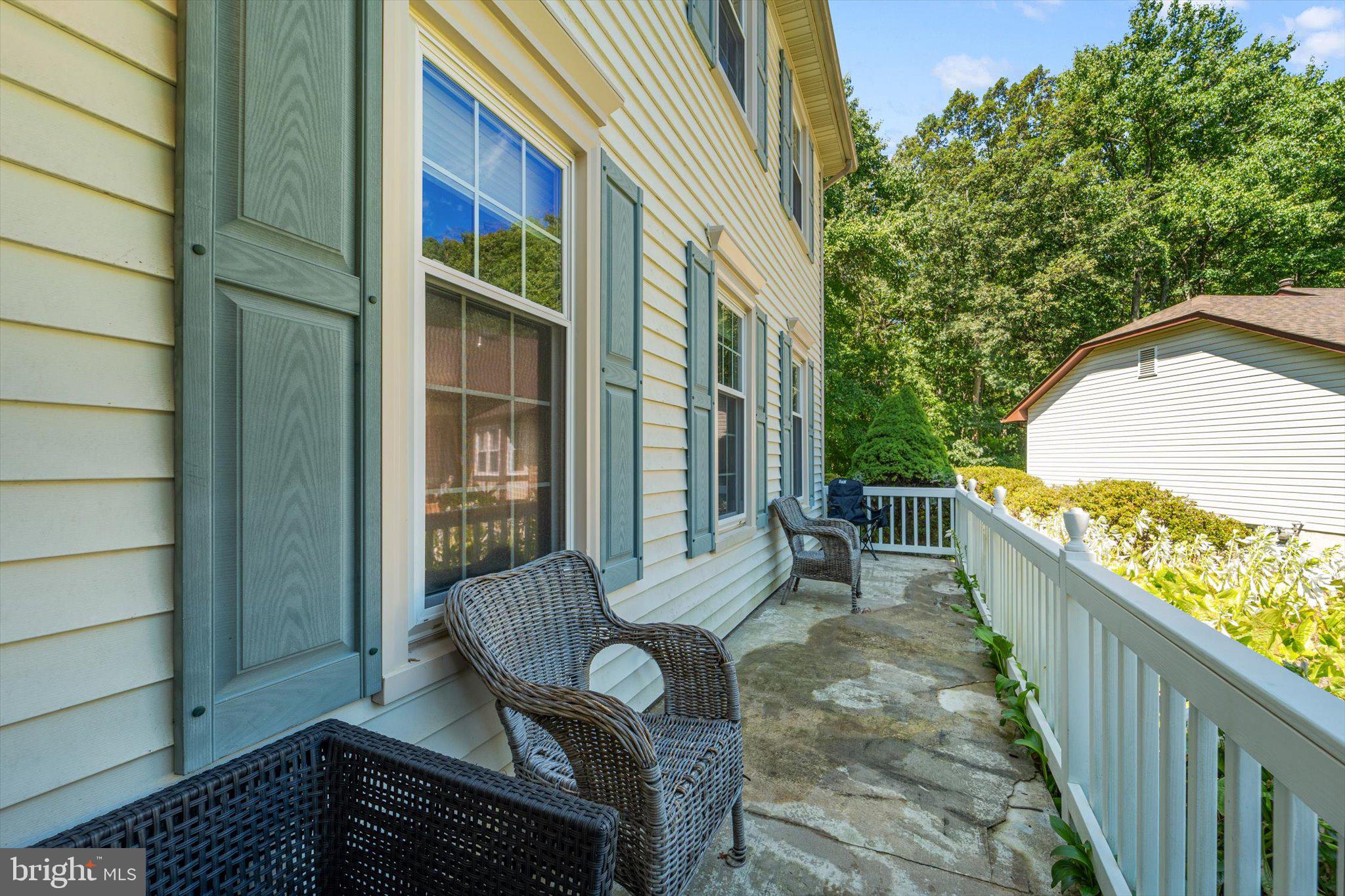 LONGWOOD KNOLLS - Residential Lease