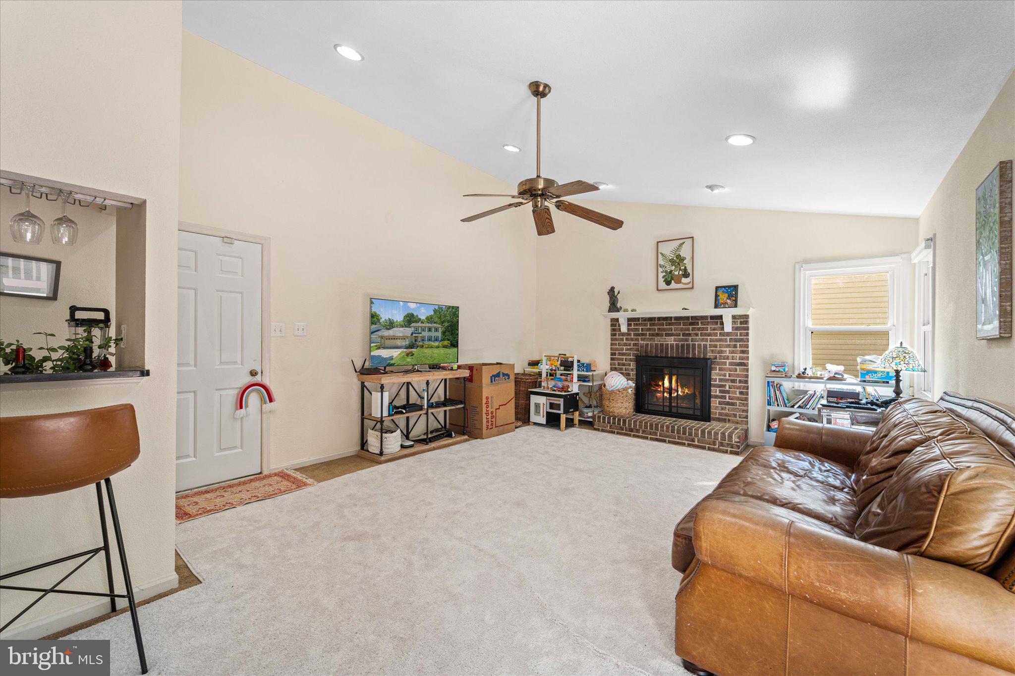 LONGWOOD KNOLLS - Residential Lease