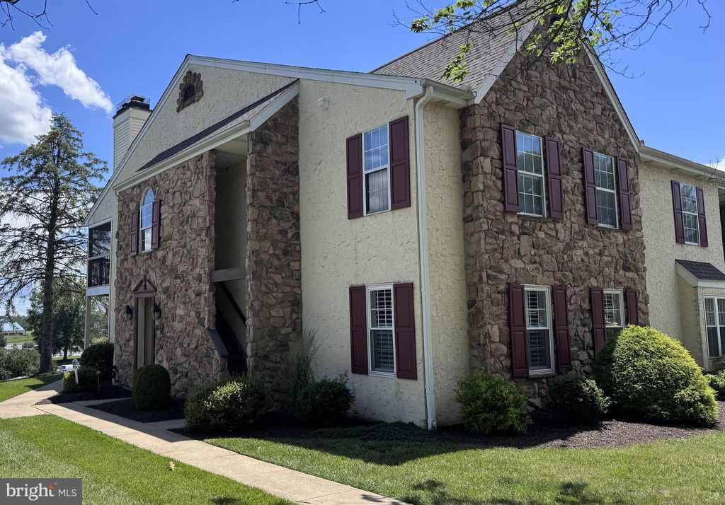 Photo of 202 Oak Knoll Circle, MILLERSVILLE, PA 17551 (MLS # PALA2090016)