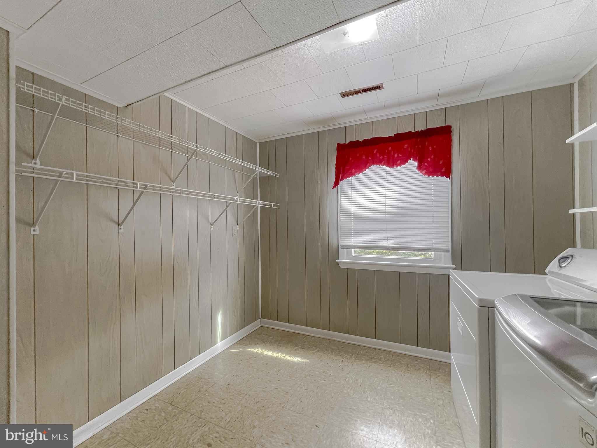 ESPERANZA FARMS - Residential Lease