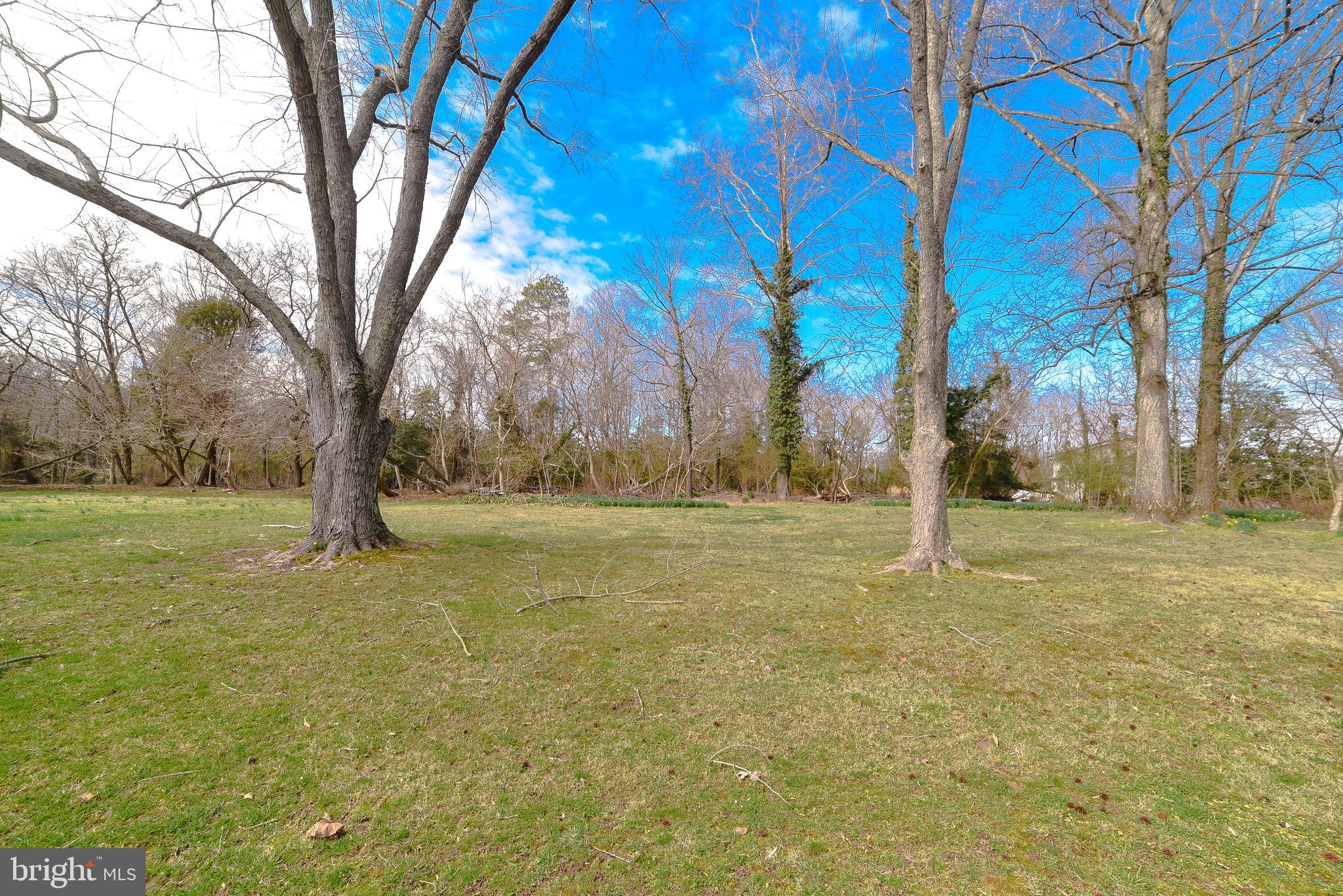 ESPERANZA FARMS - Residential Lease