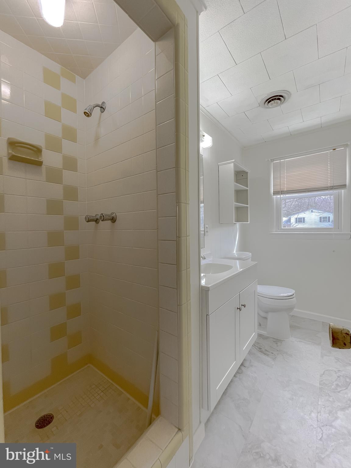 ESPERANZA FARMS - Residential Lease