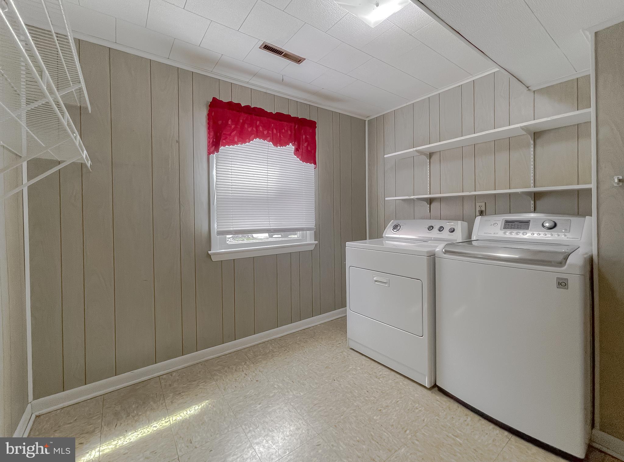 ESPERANZA FARMS - Residential Lease