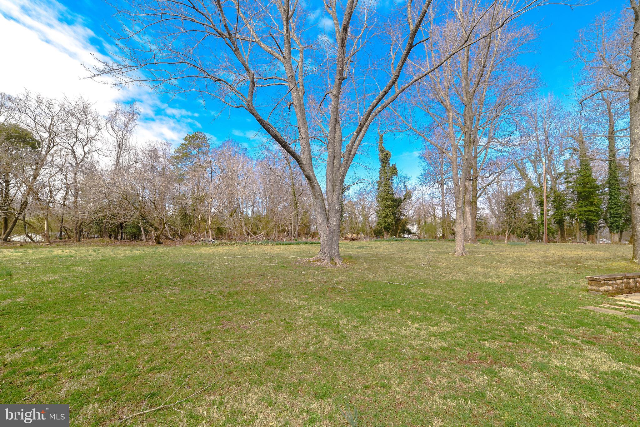 ESPERANZA FARMS - Residential Lease