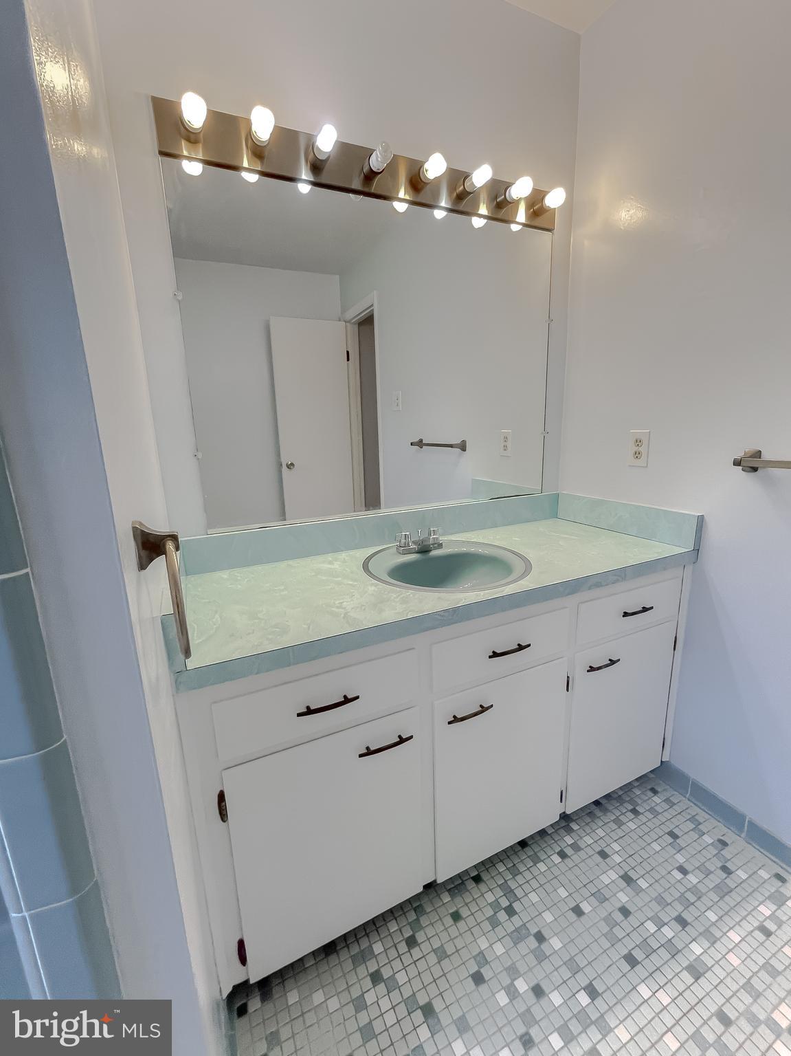 ESPERANZA FARMS - Residential Lease