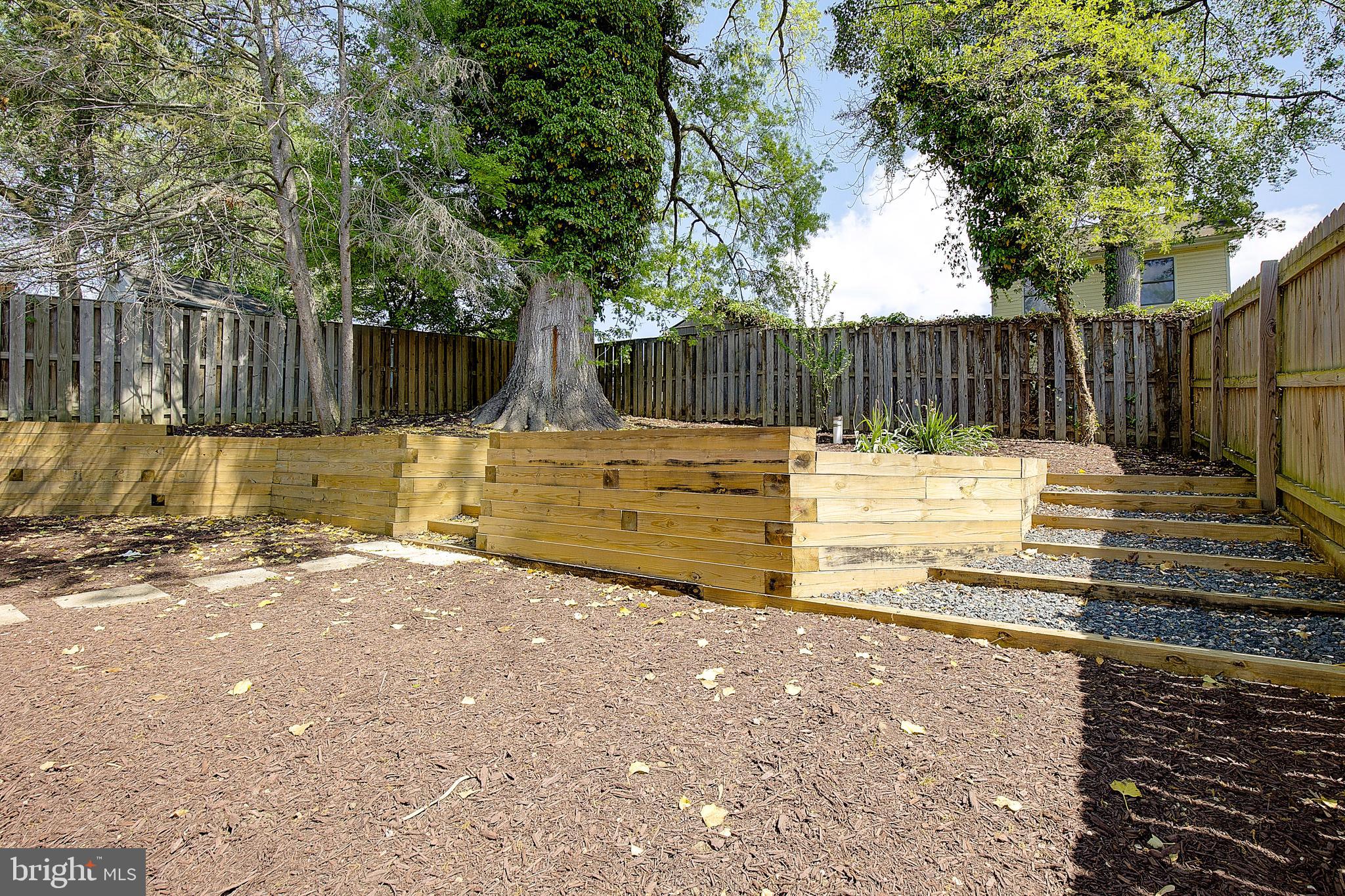 WOODLAND BEACH - Residential