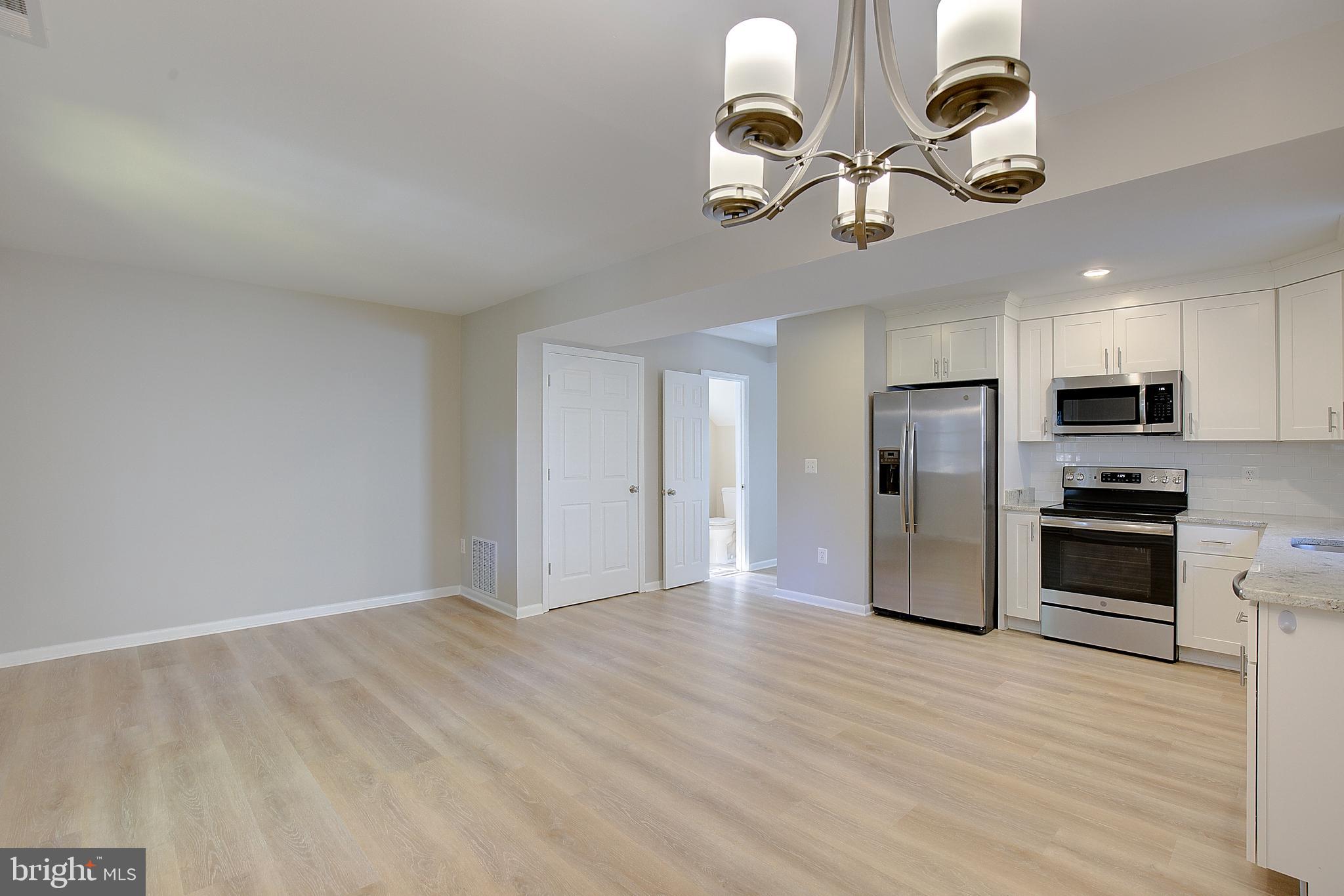 WOODLAND BEACH - Residential