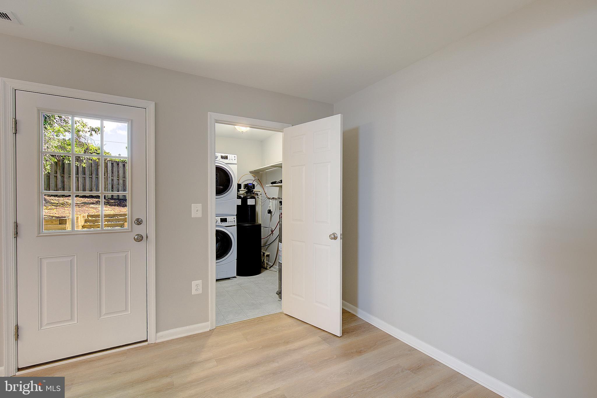 WOODLAND BEACH - Residential