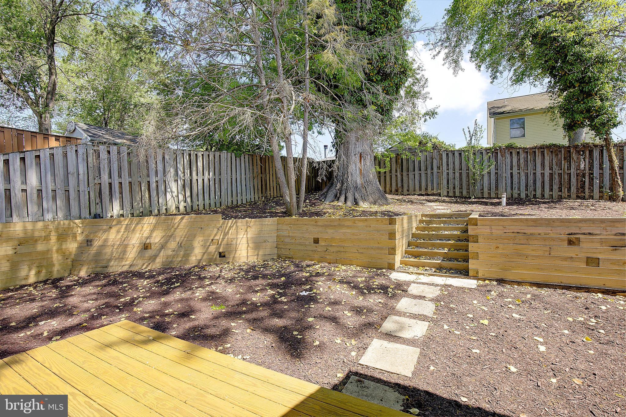 WOODLAND BEACH - Residential