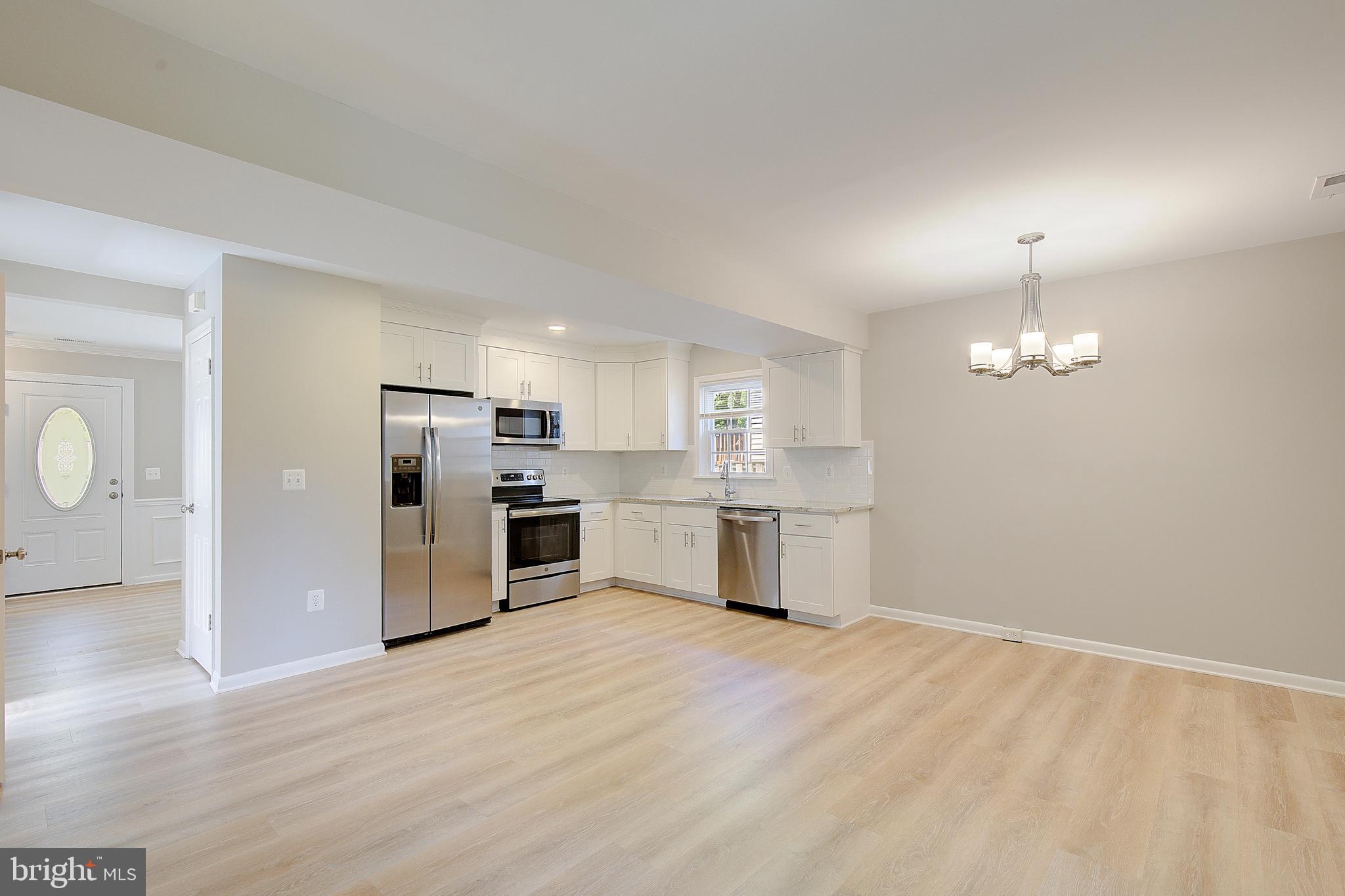 WOODLAND BEACH - Residential