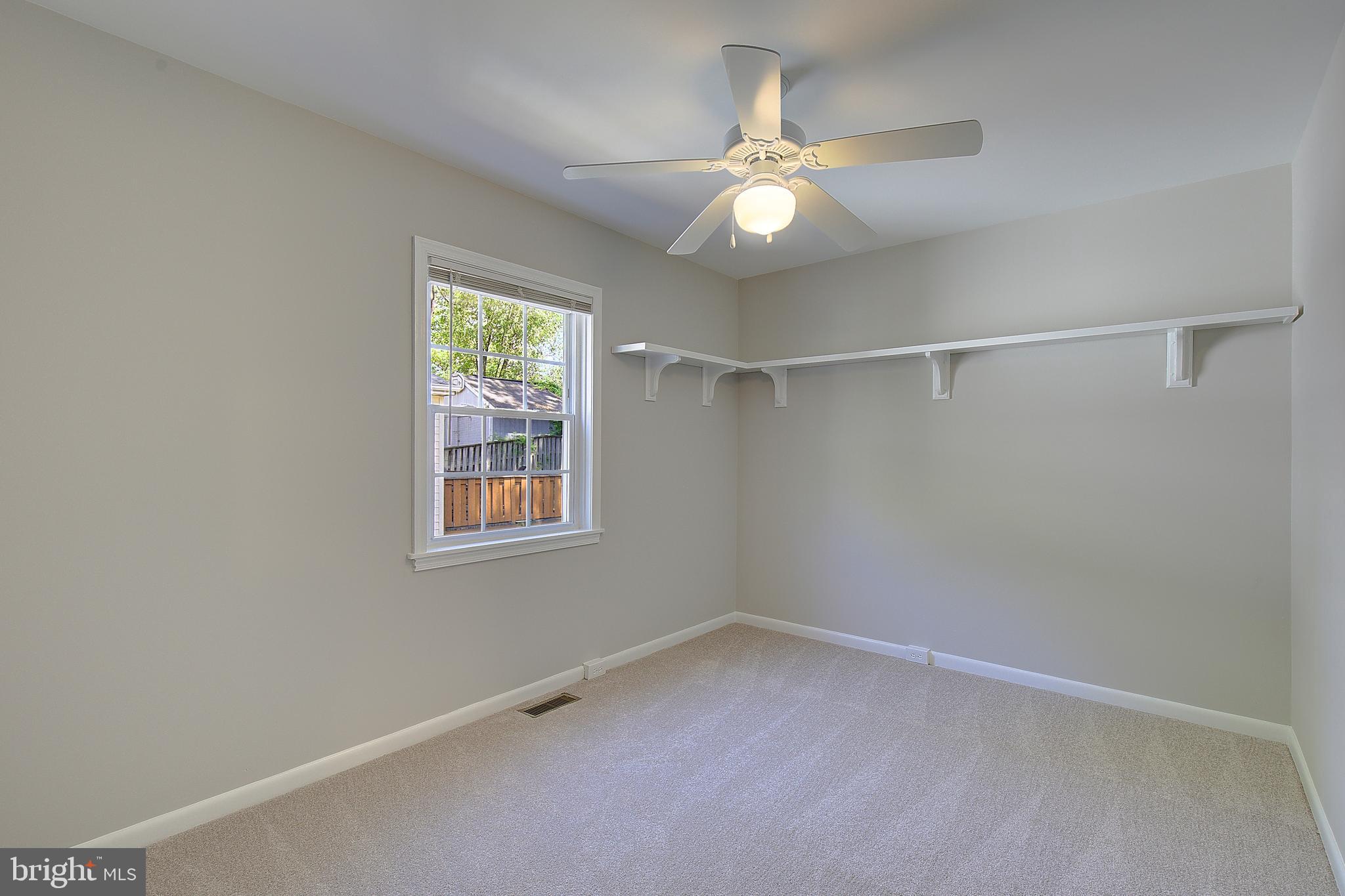 WOODLAND BEACH - Residential