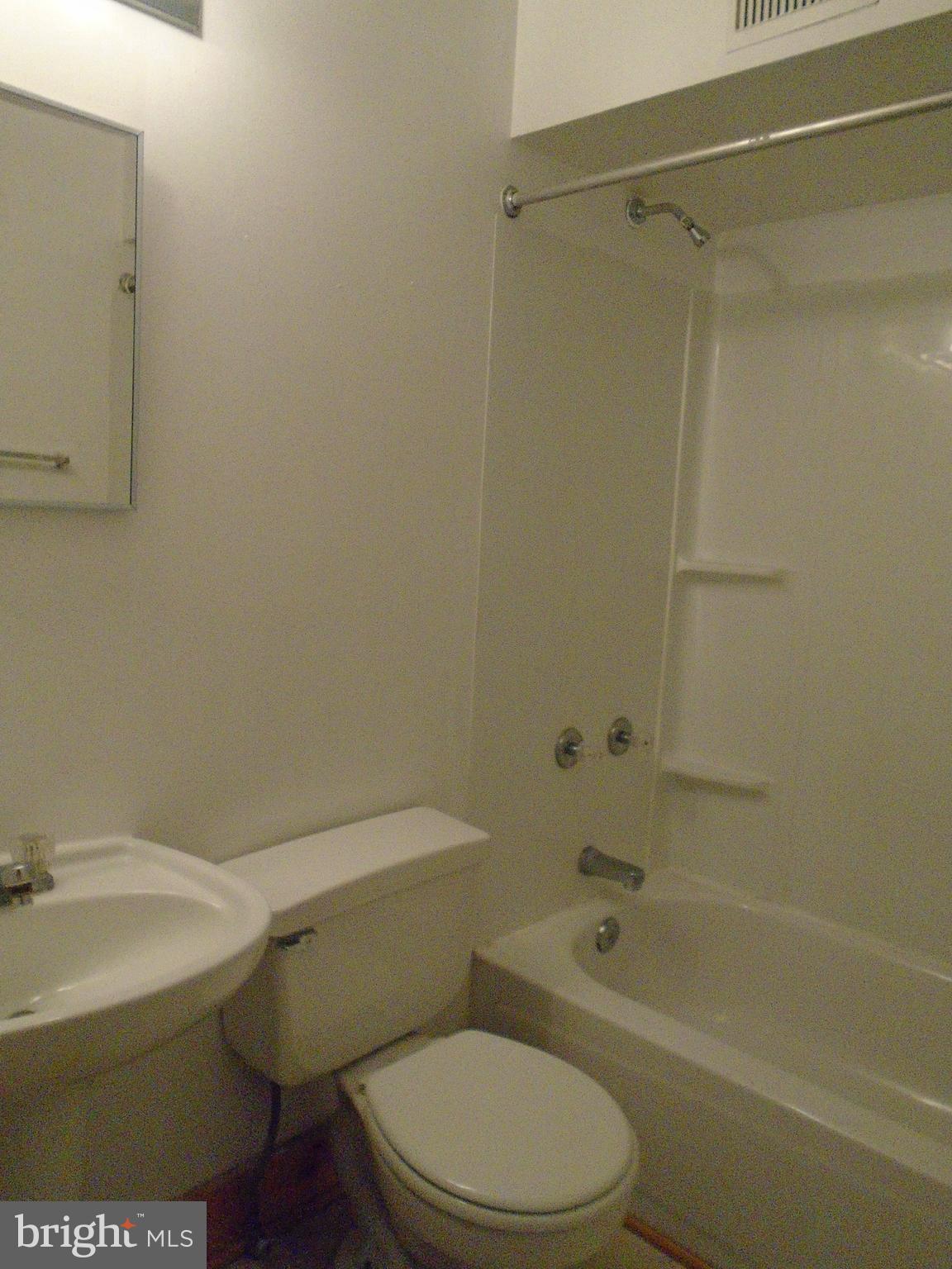 ELLICOTT CENTER - Residential Lease