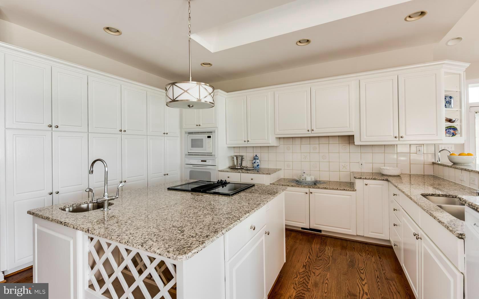 BLOODY POINT FARM - Residential