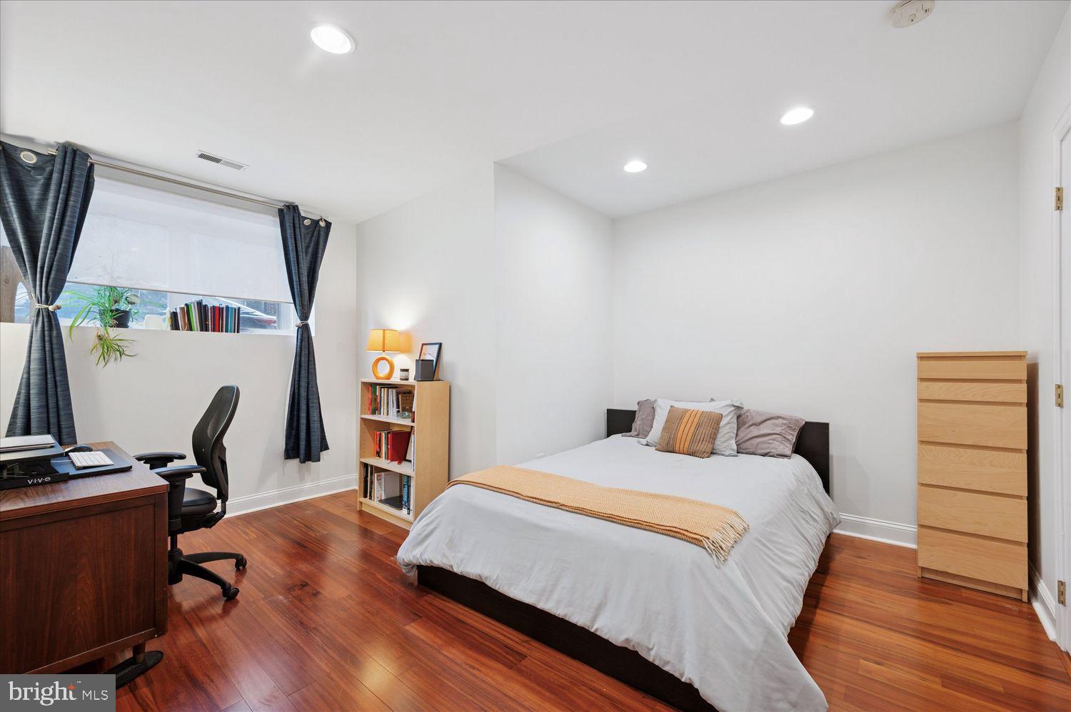 GRADUATE HOSPITAL - Residential