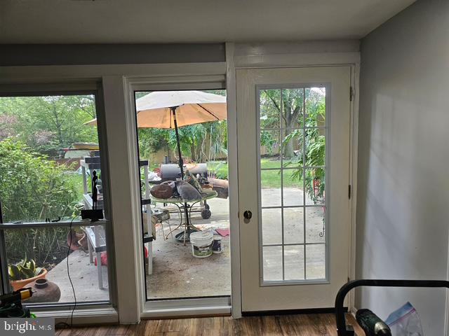 This is a basement apartment with a separate entrance. This is a serene setting near Hillendale, very convenient to public transportation and minutes from the beltway (495). The bedrooms are quite large. Great for students since not too far from University of MD.