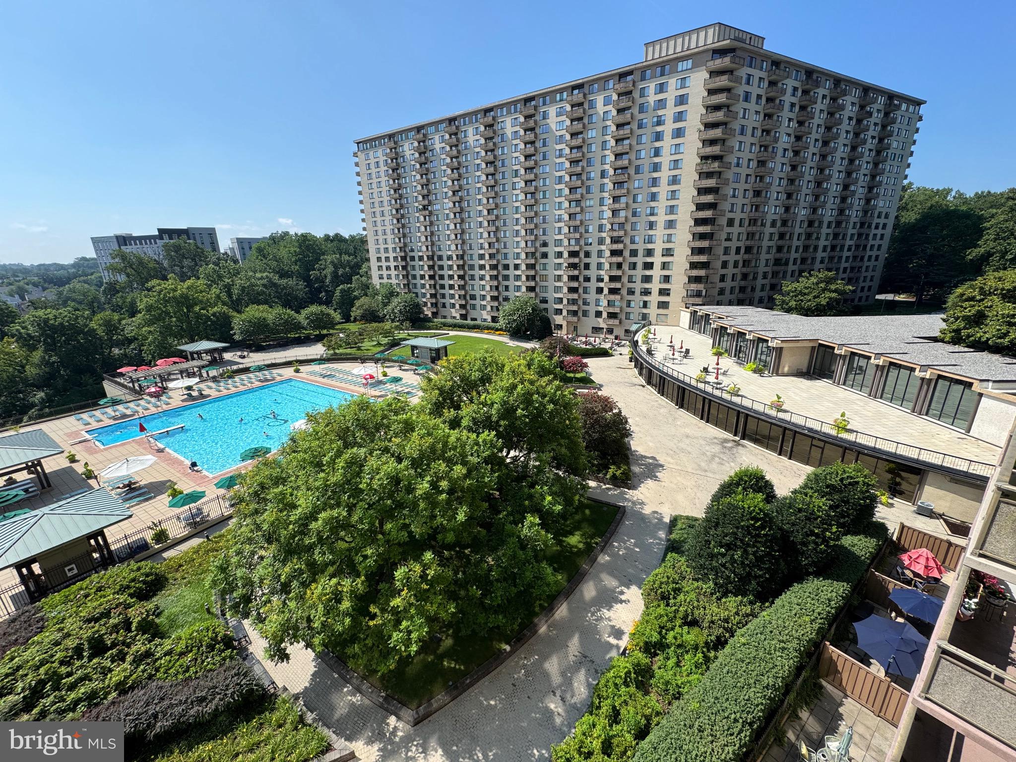 PROMENADE TOWERS - Residential