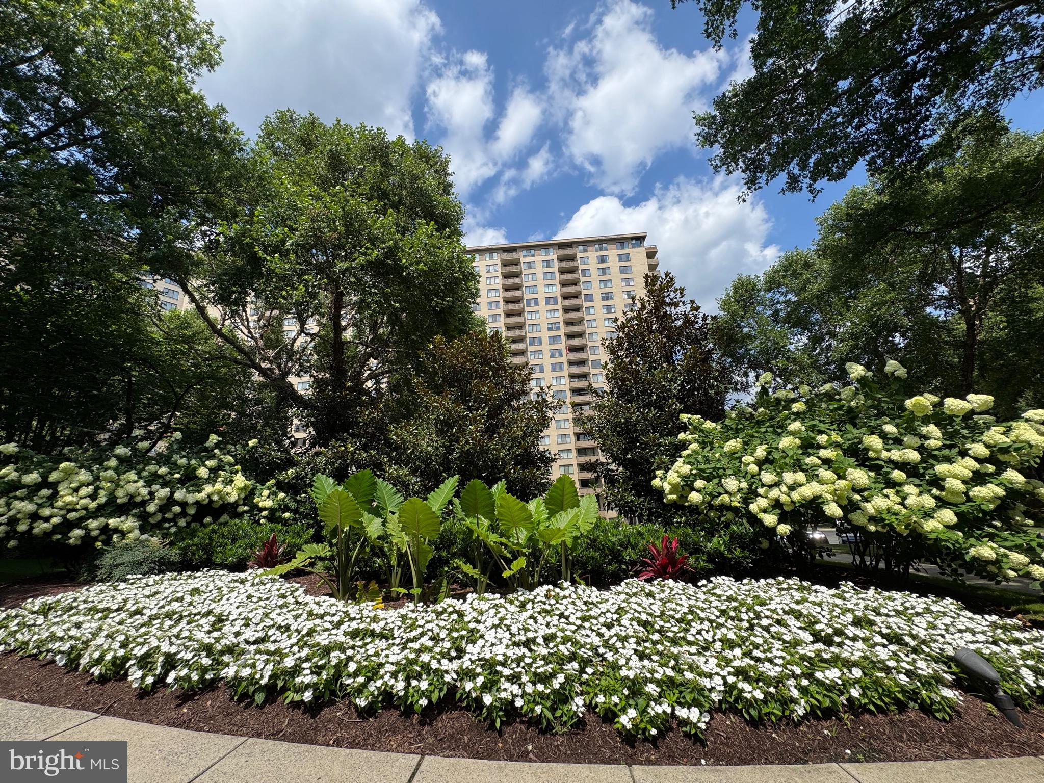 PROMENADE TOWERS - Residential