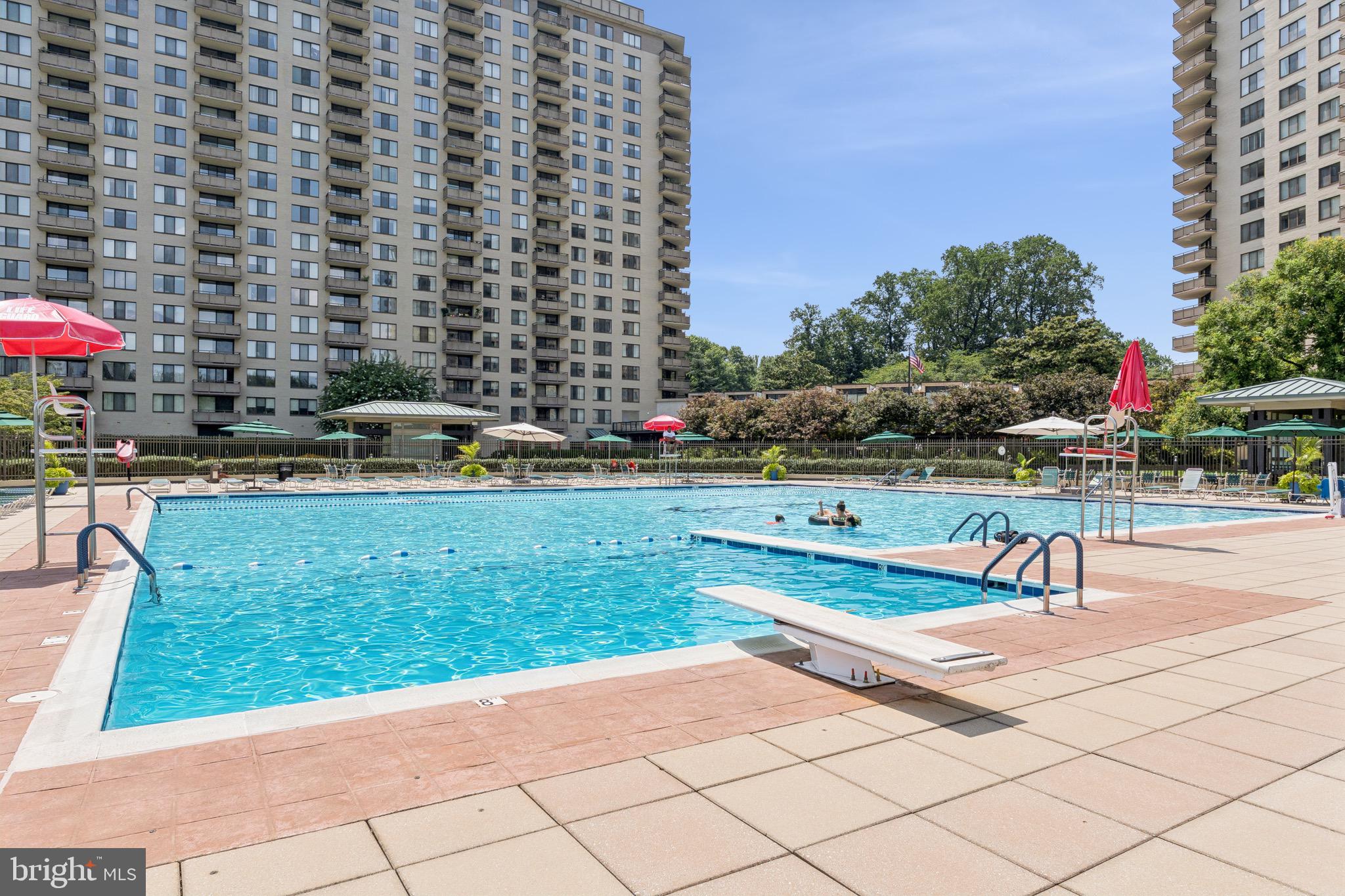 PROMENADE TOWERS - Residential