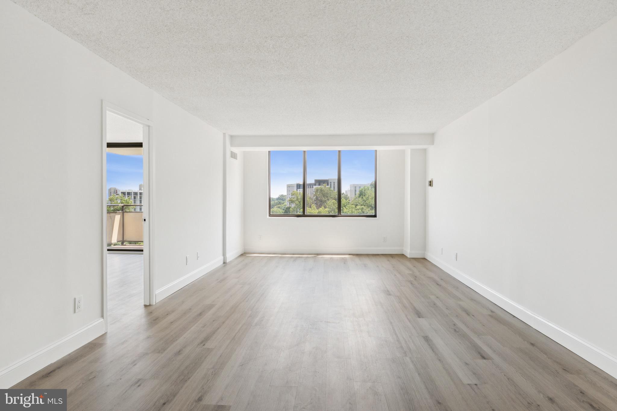 PROMENADE TOWERS - Residential