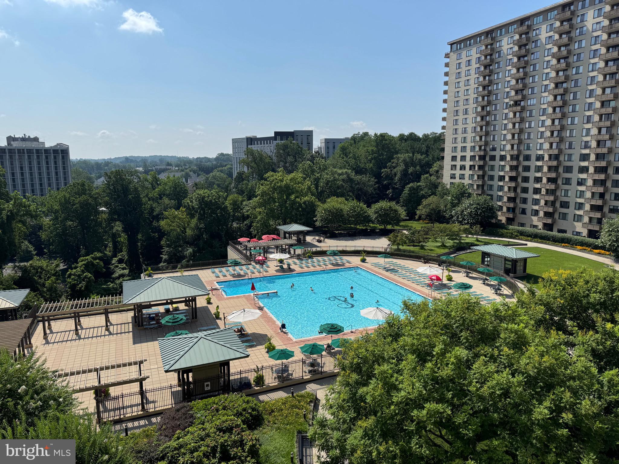 PROMENADE TOWERS - Residential