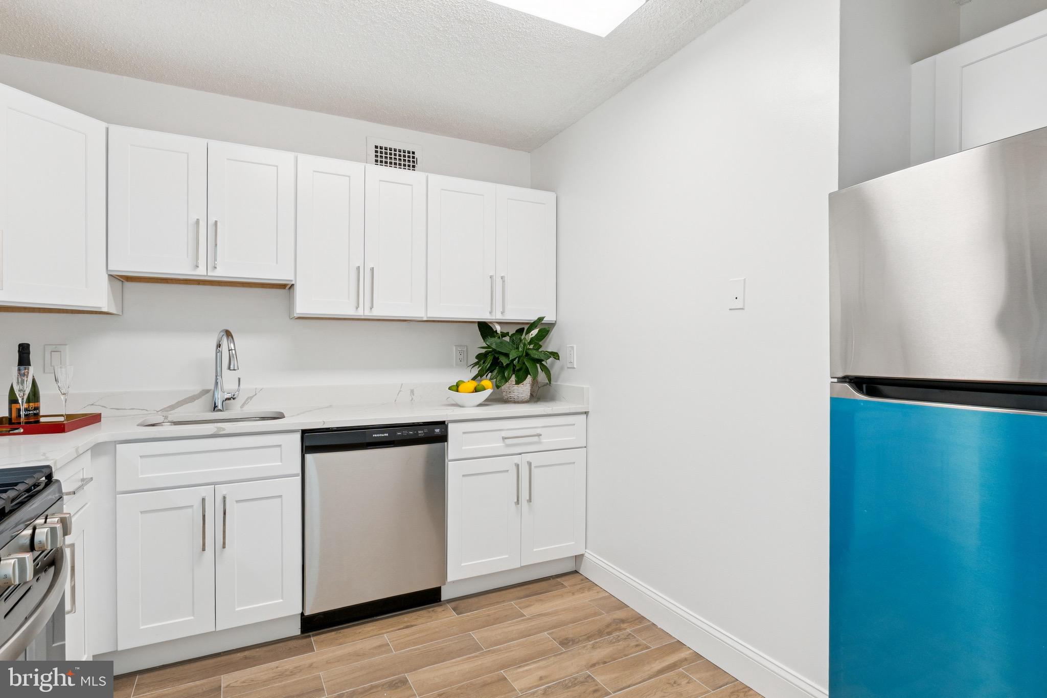 PROMENADE TOWERS - Residential