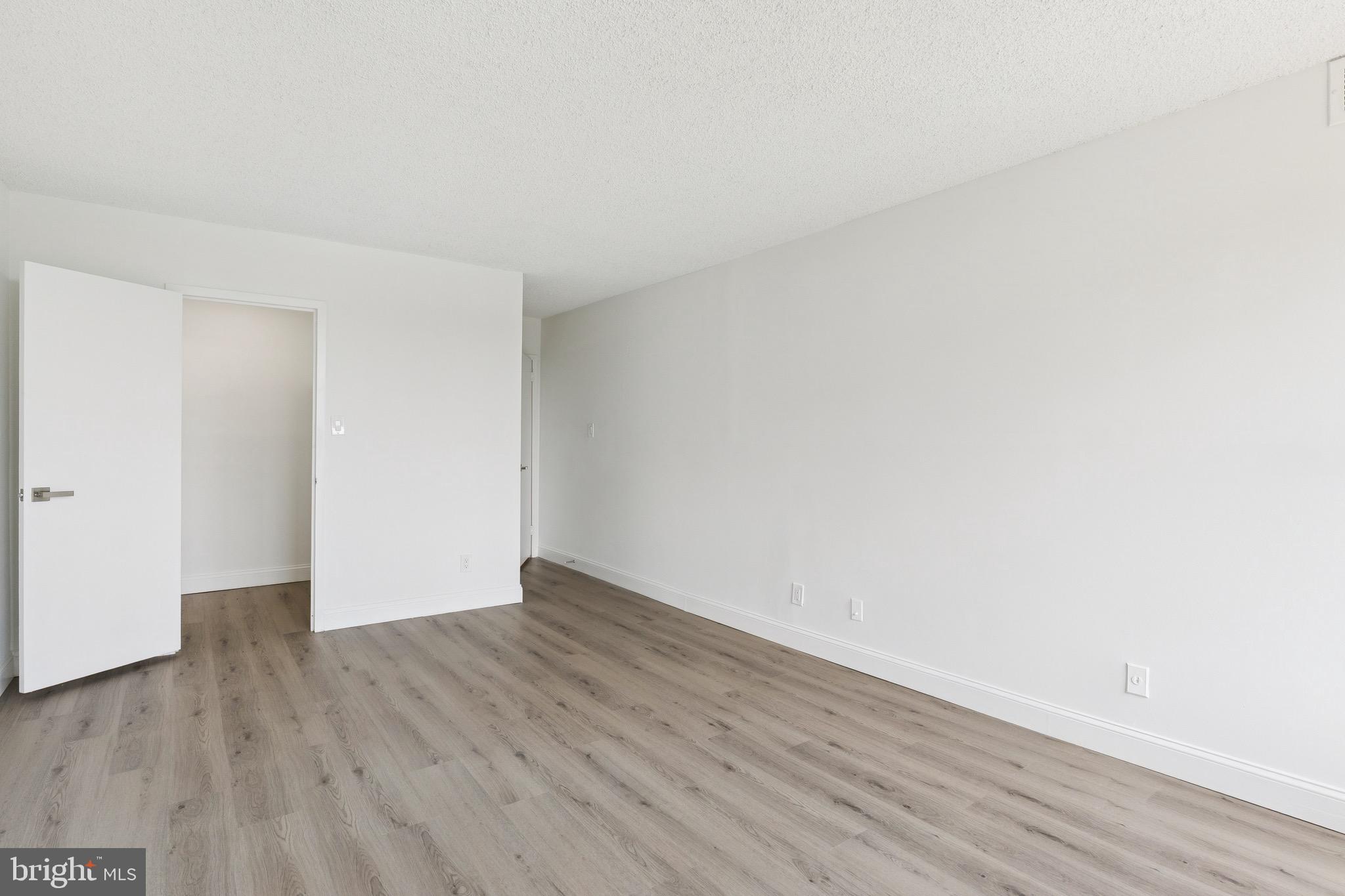 PROMENADE TOWERS - Residential