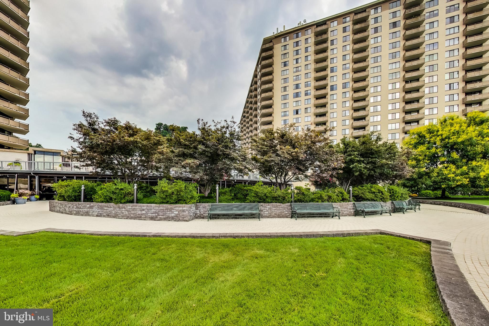 PROMENADE TOWERS - Residential