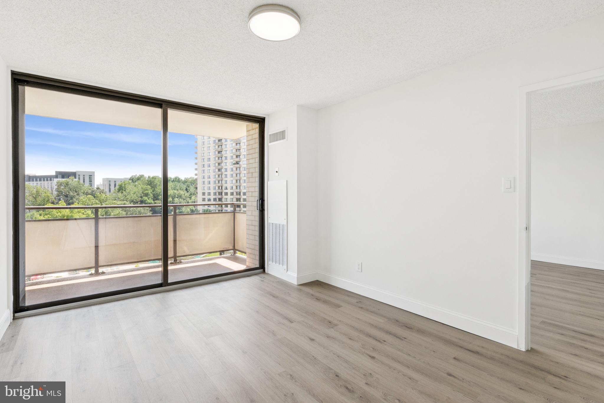 PROMENADE TOWERS - Residential