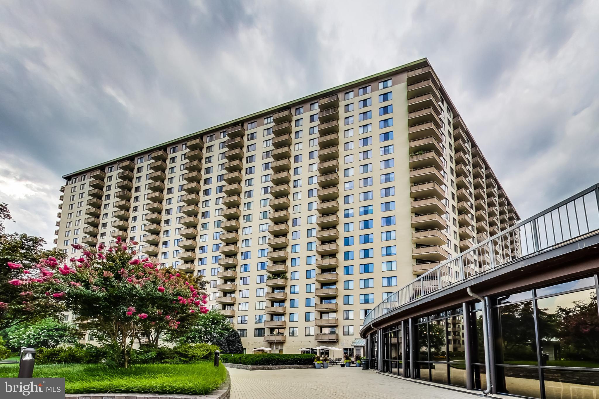 PROMENADE TOWERS - Residential