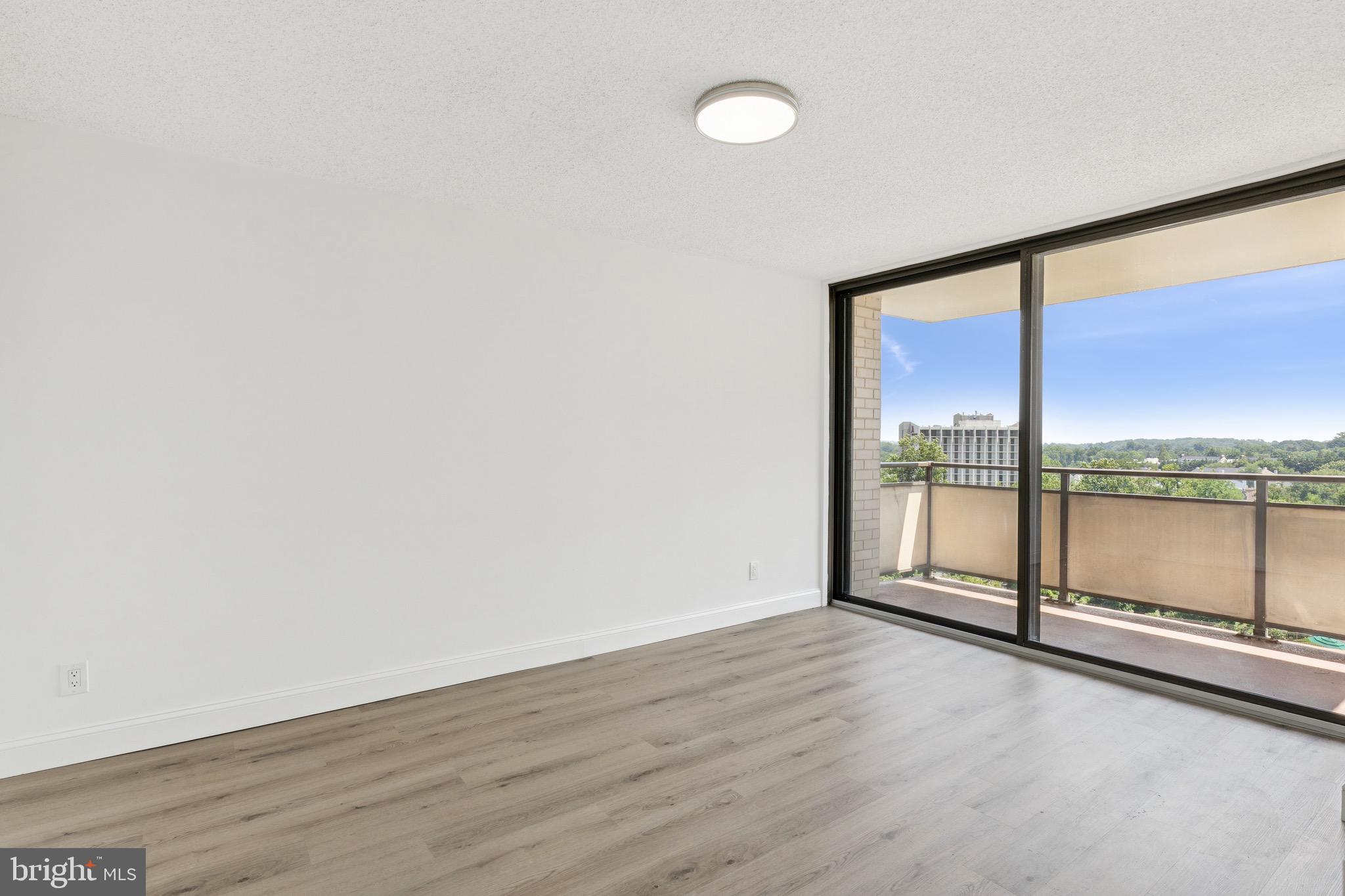 PROMENADE TOWERS - Residential