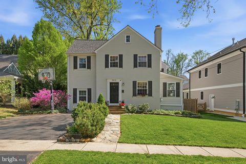 Photo of 5510 Roosevelt Street, BETHESDA, MD 20817 (MLS # MDMC2227620)
