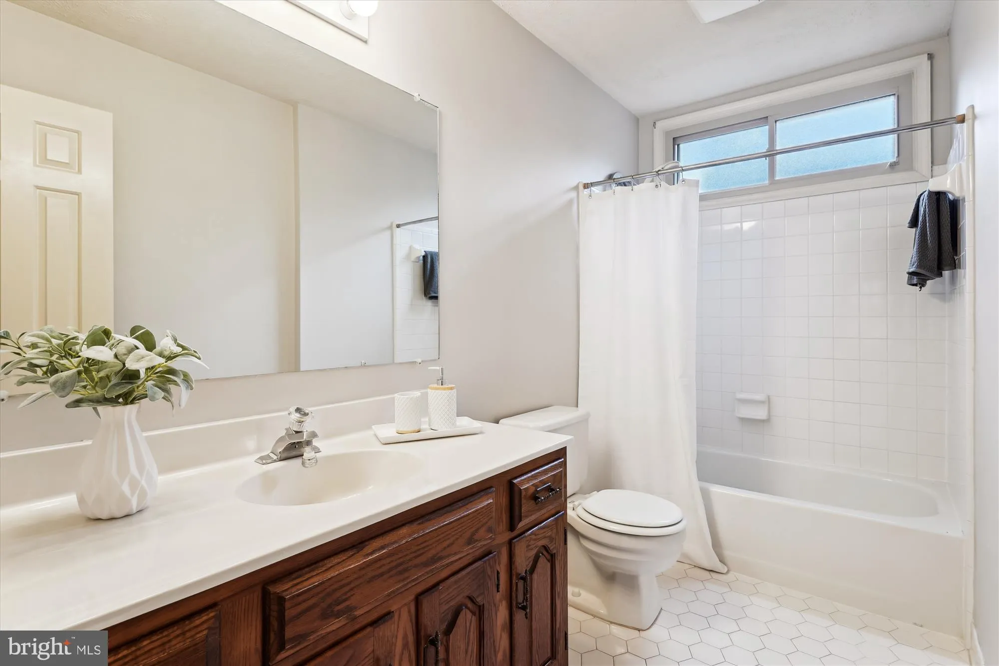 Springfield, Virginia 22152, United States, 4 Bedrooms Bedrooms, ,4 BathroomsBathrooms,Residential,Pending,151635