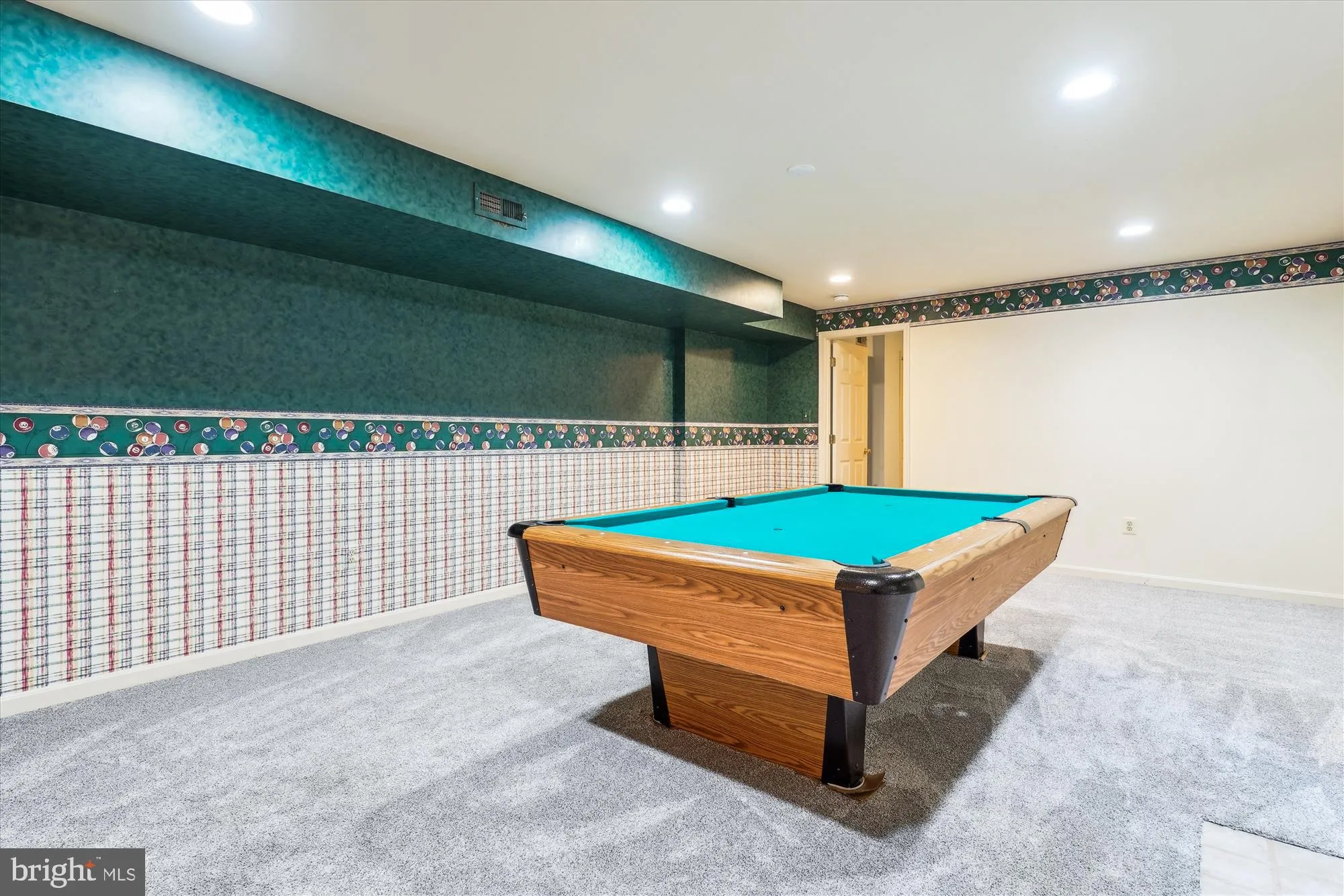 Springfield, Virginia 22152, United States, 4 Bedrooms Bedrooms, ,4 BathroomsBathrooms,Residential,Pending,151635