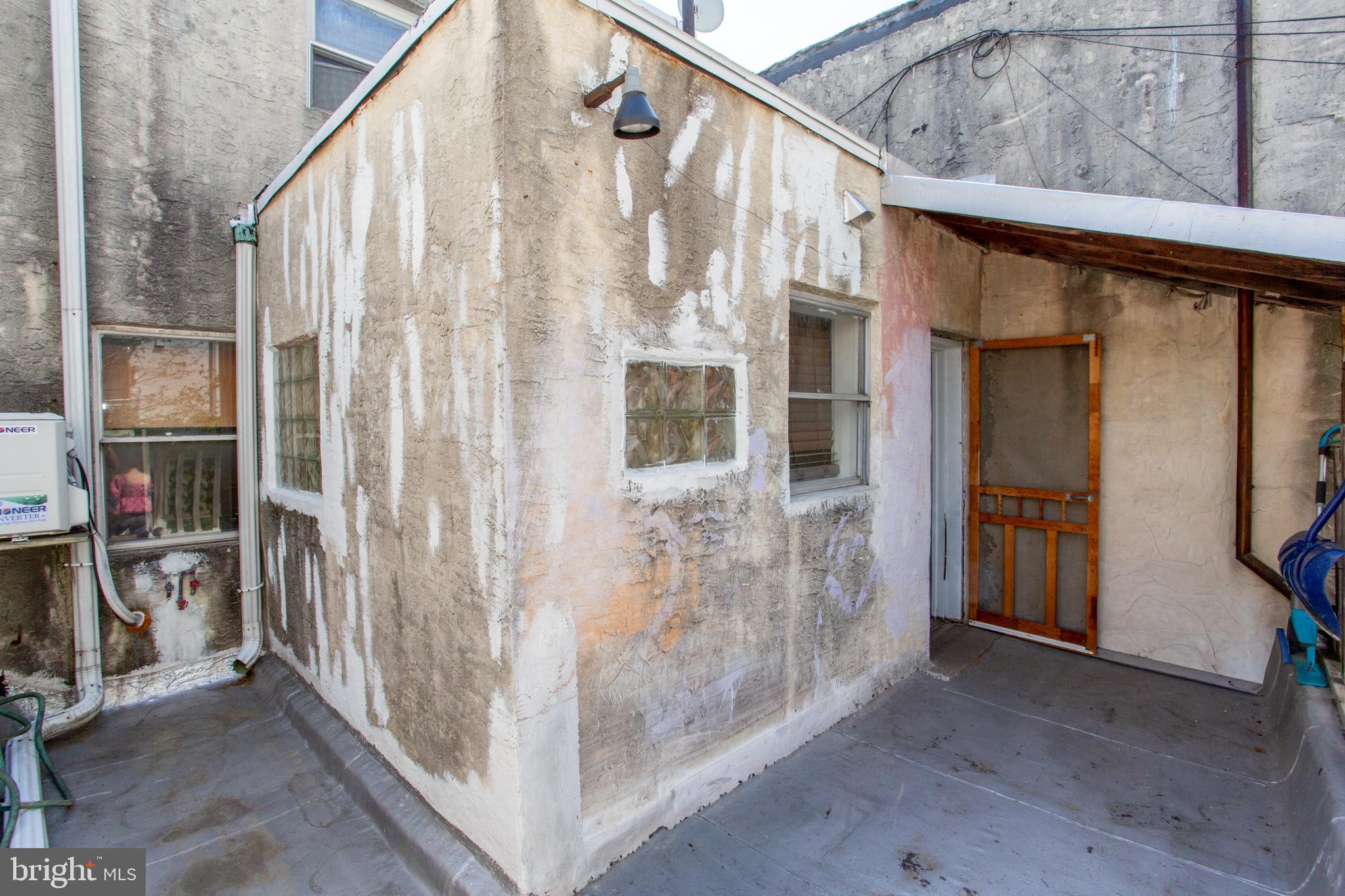 ITALIAN MARKET - Residential Income