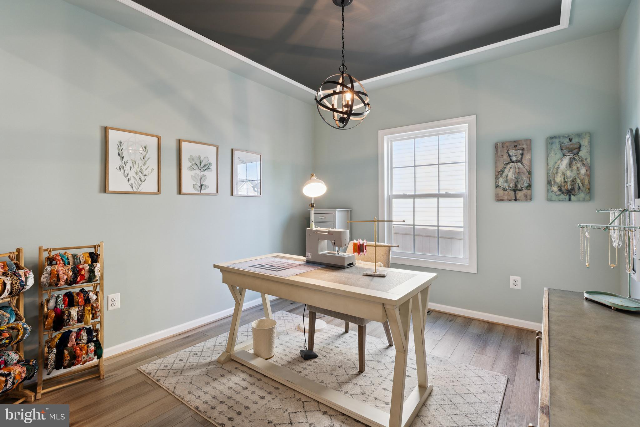 THREE FLAGS - Residential