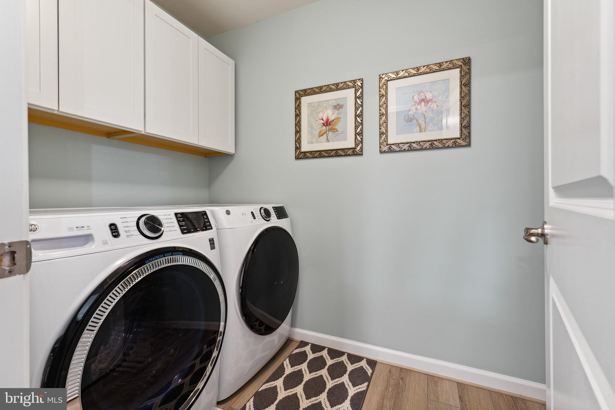 THREE FLAGS - Residential