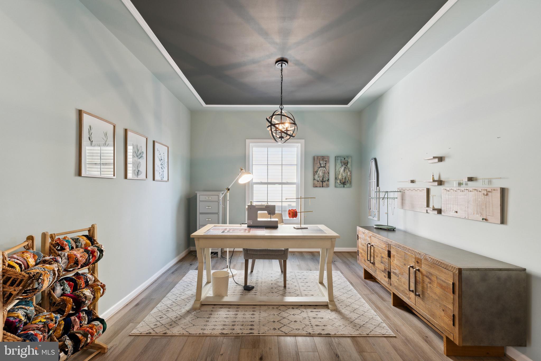 THREE FLAGS - Residential