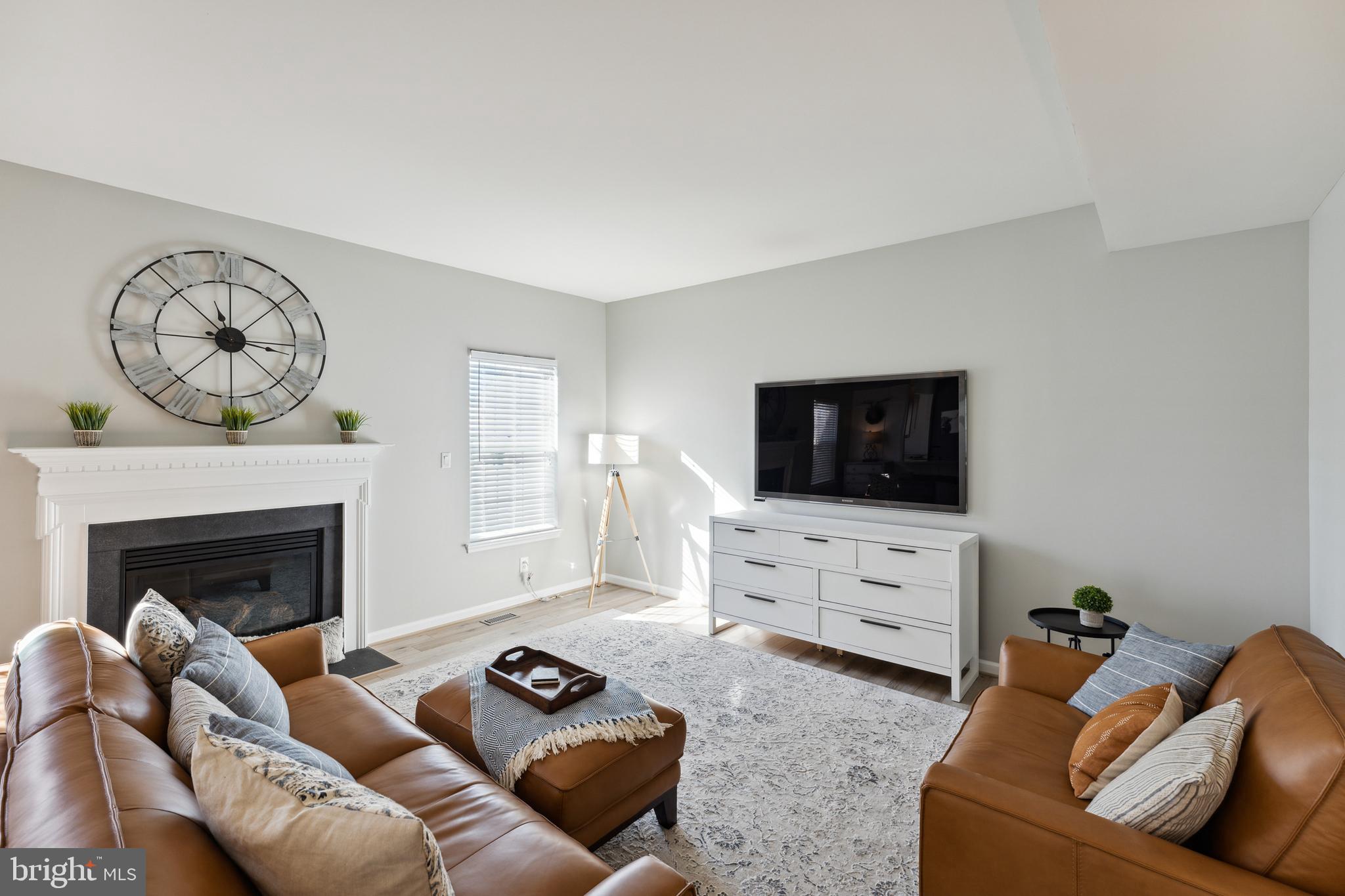 THREE FLAGS - Residential