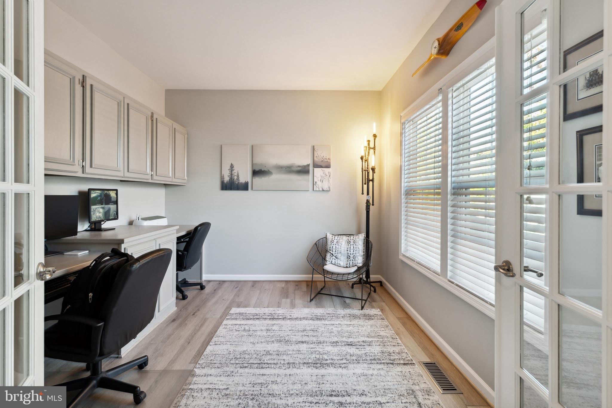 THREE FLAGS - Residential