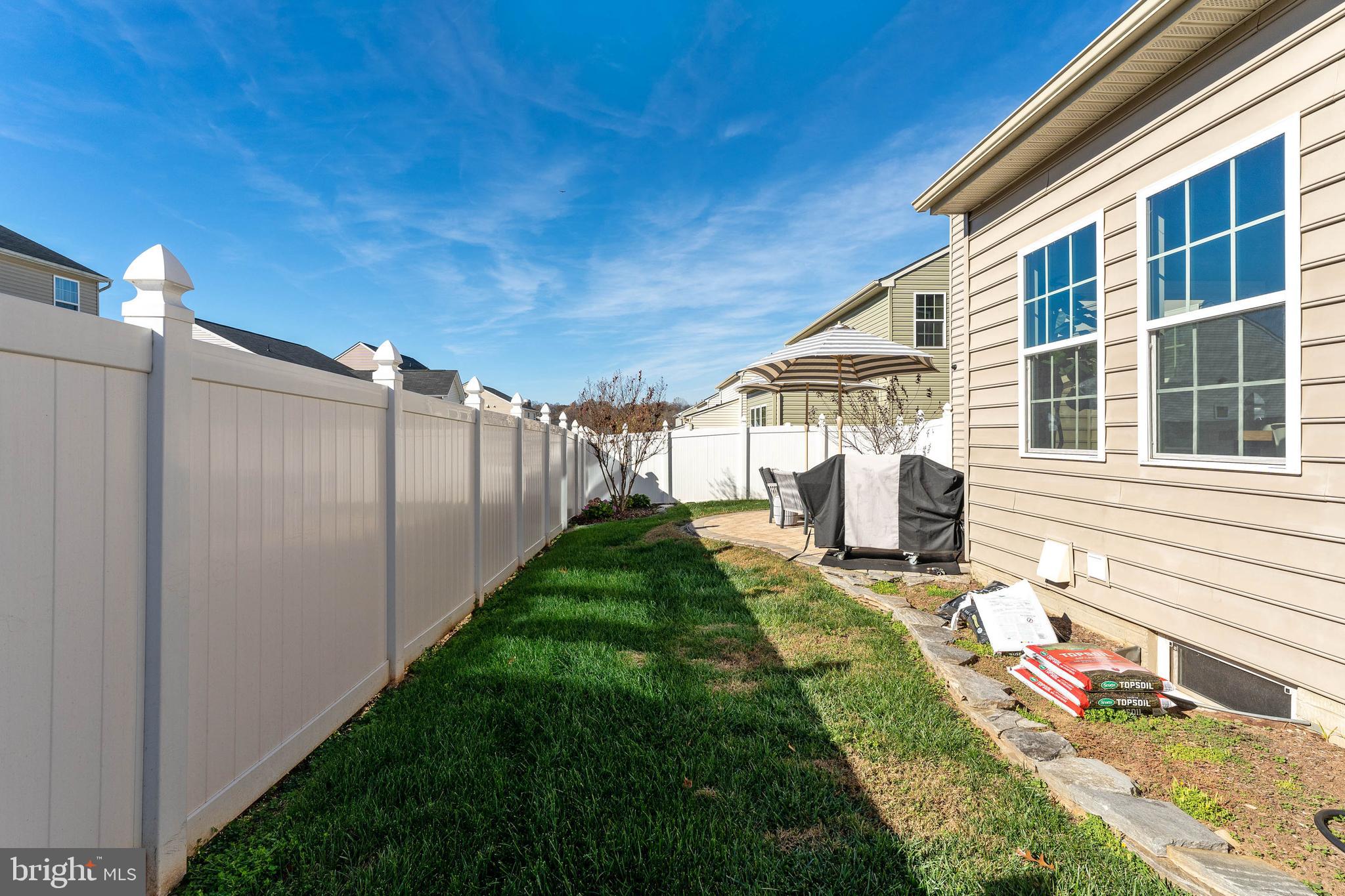 THREE FLAGS - Residential