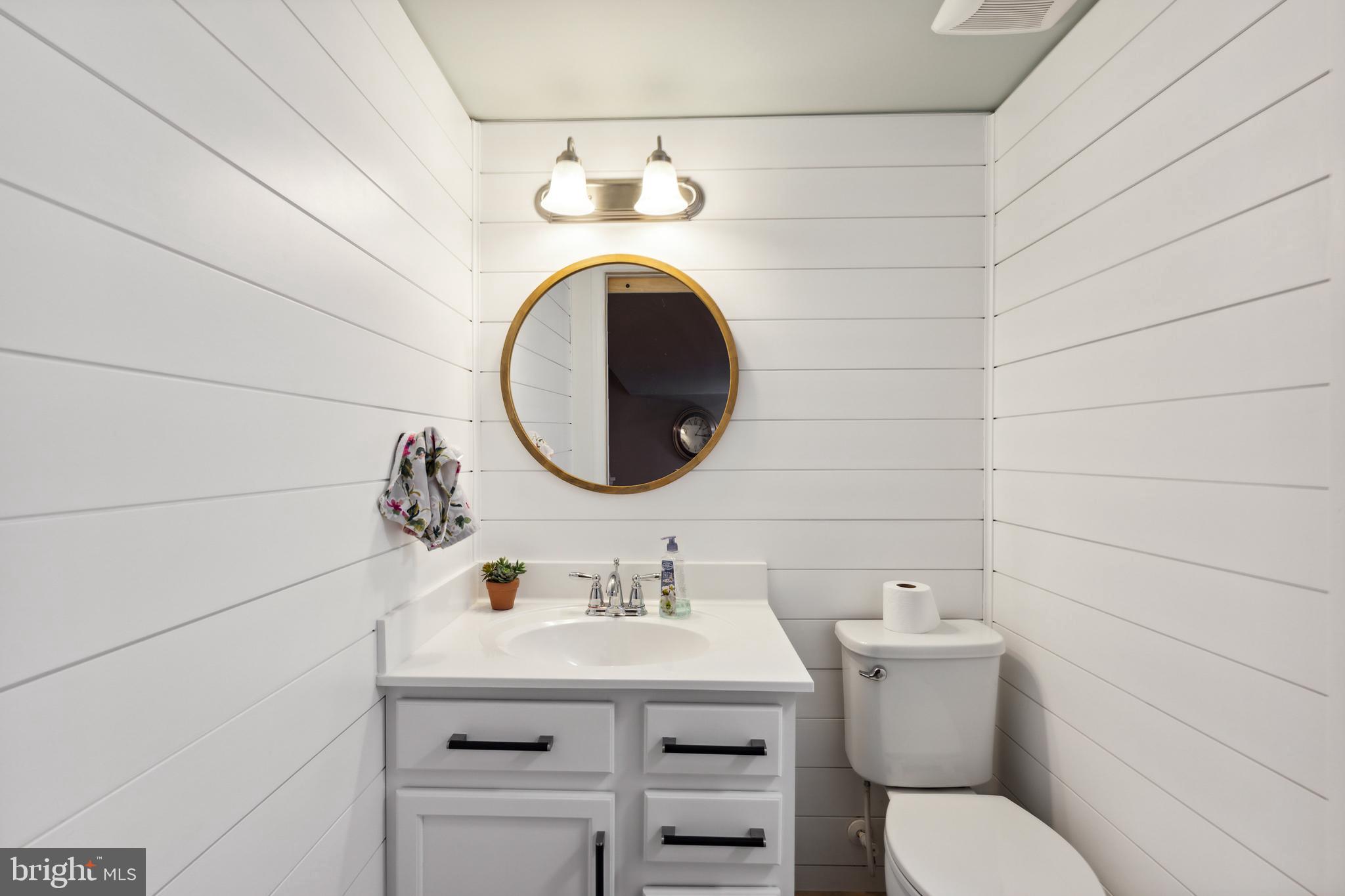 THREE FLAGS - Residential