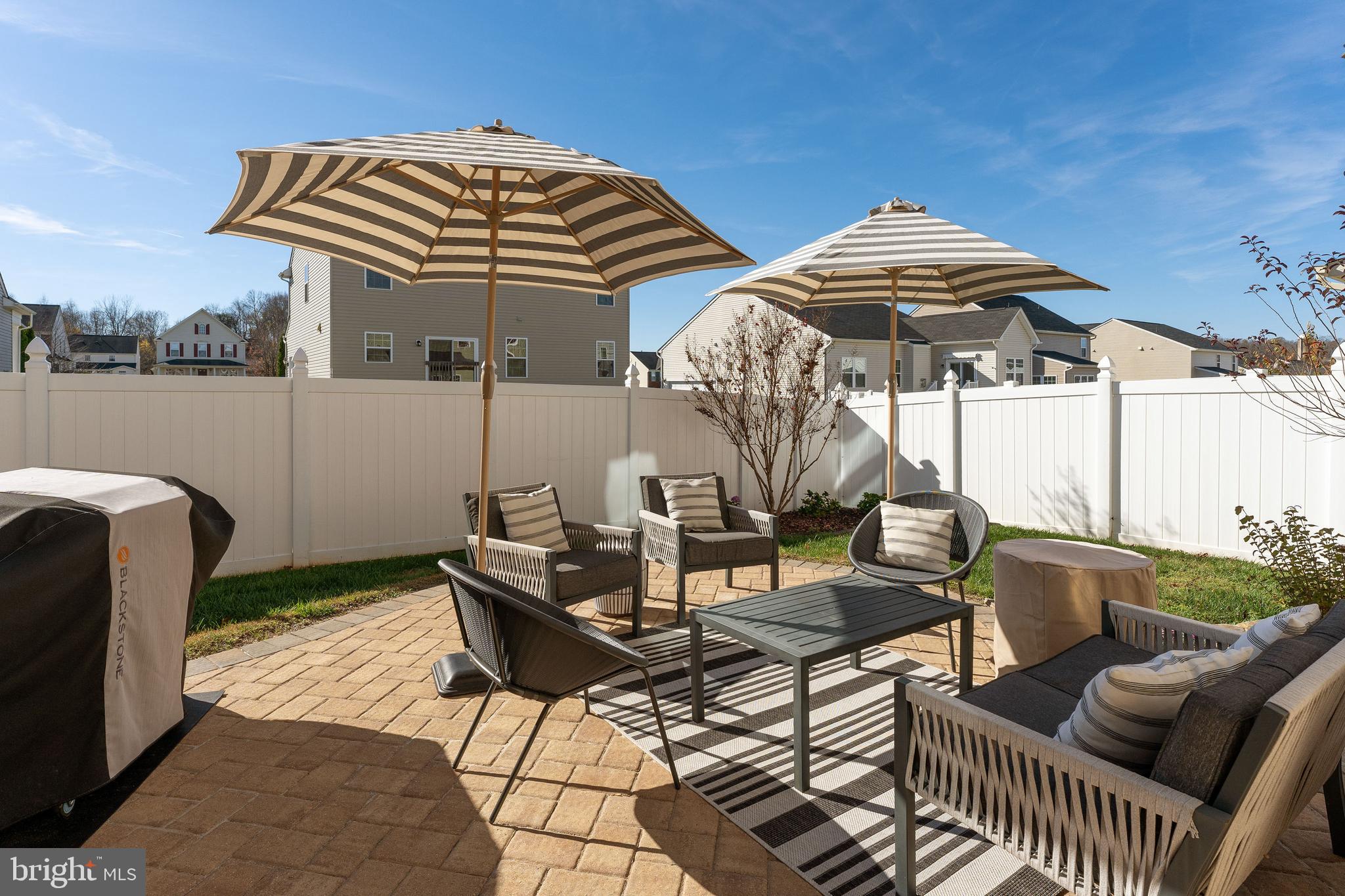 THREE FLAGS - Residential