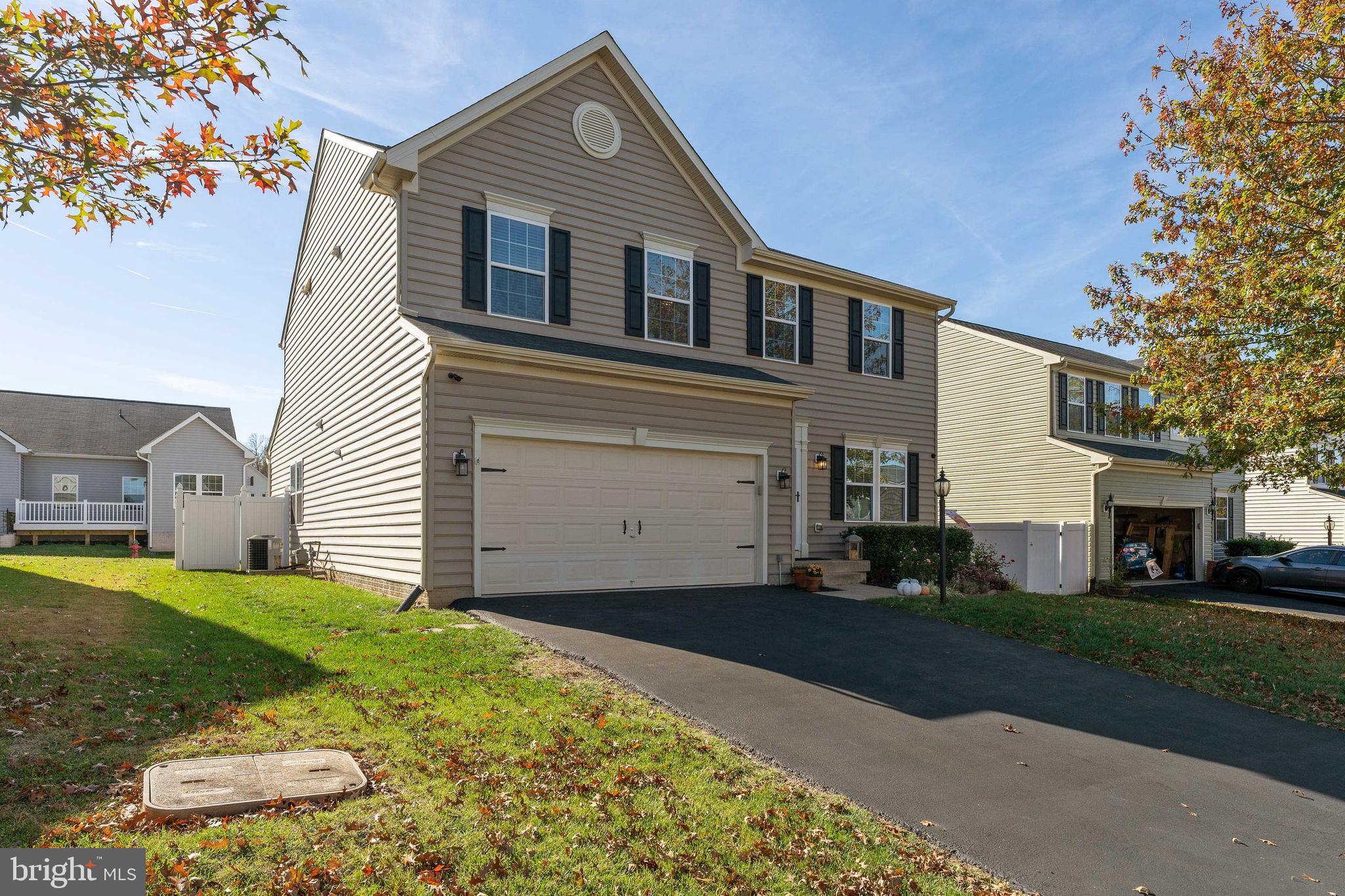 THREE FLAGS - Residential