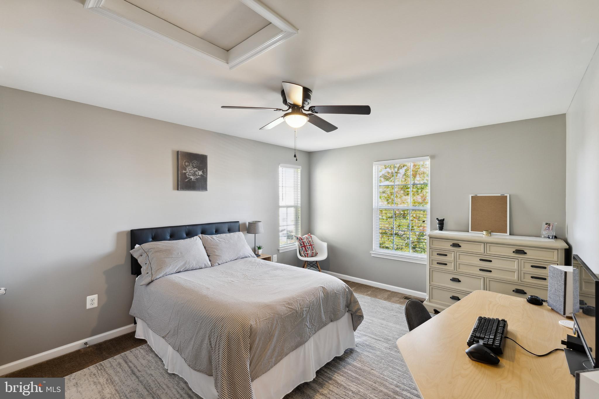 THREE FLAGS - Residential