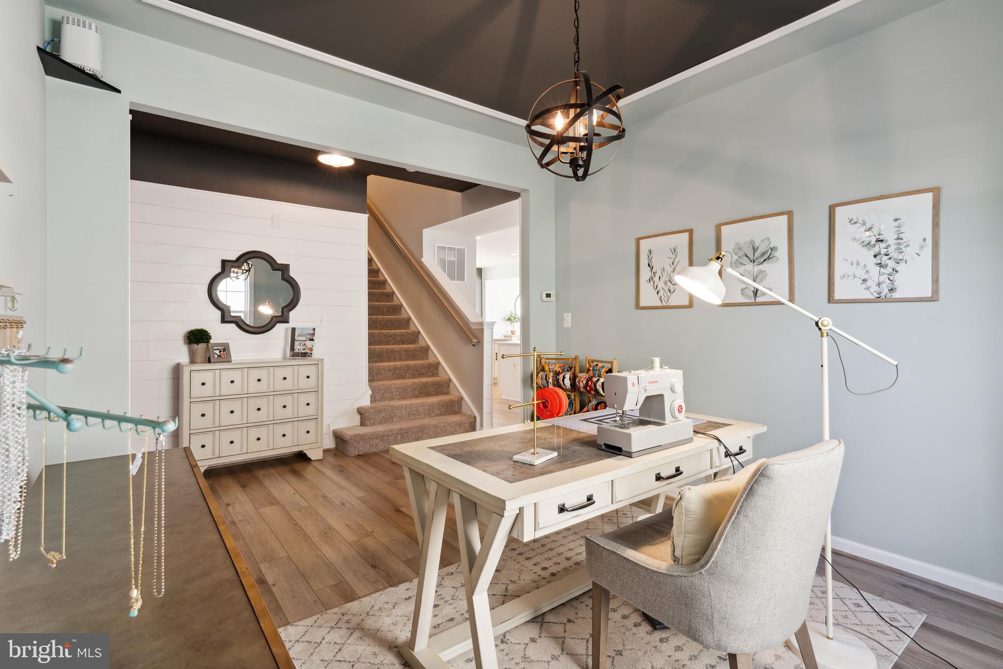 THREE FLAGS - Residential