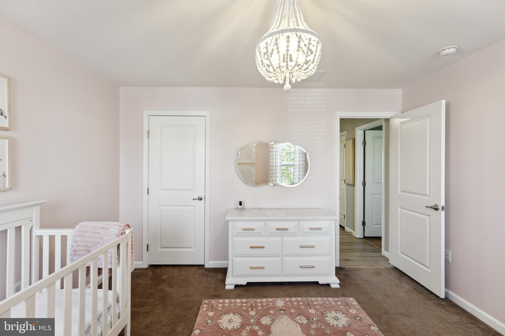 THREE FLAGS - Residential