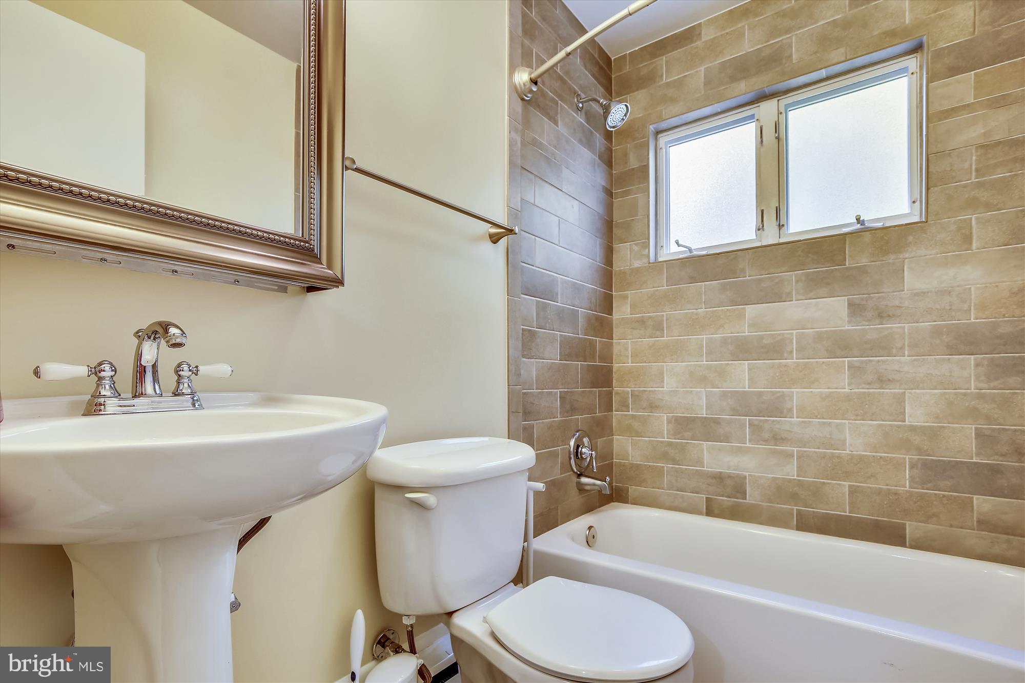 MT ZEPHYR - Residential Lease